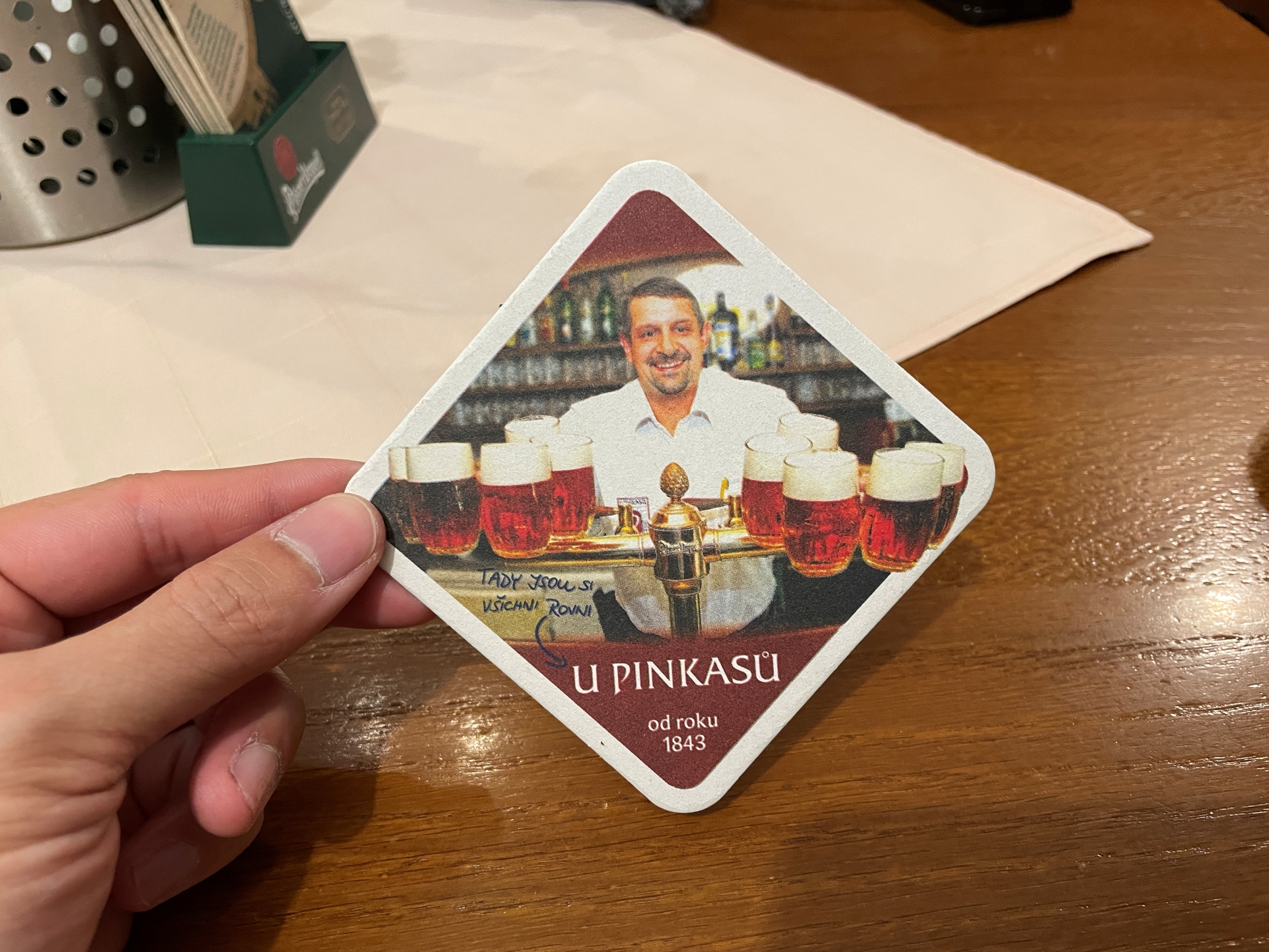 訪れたお店は「U Pinkasů（ウ ピンカスー）」。なんとピルスナー・ウルケルをお店で初めて出した由緒あるレストランだそう