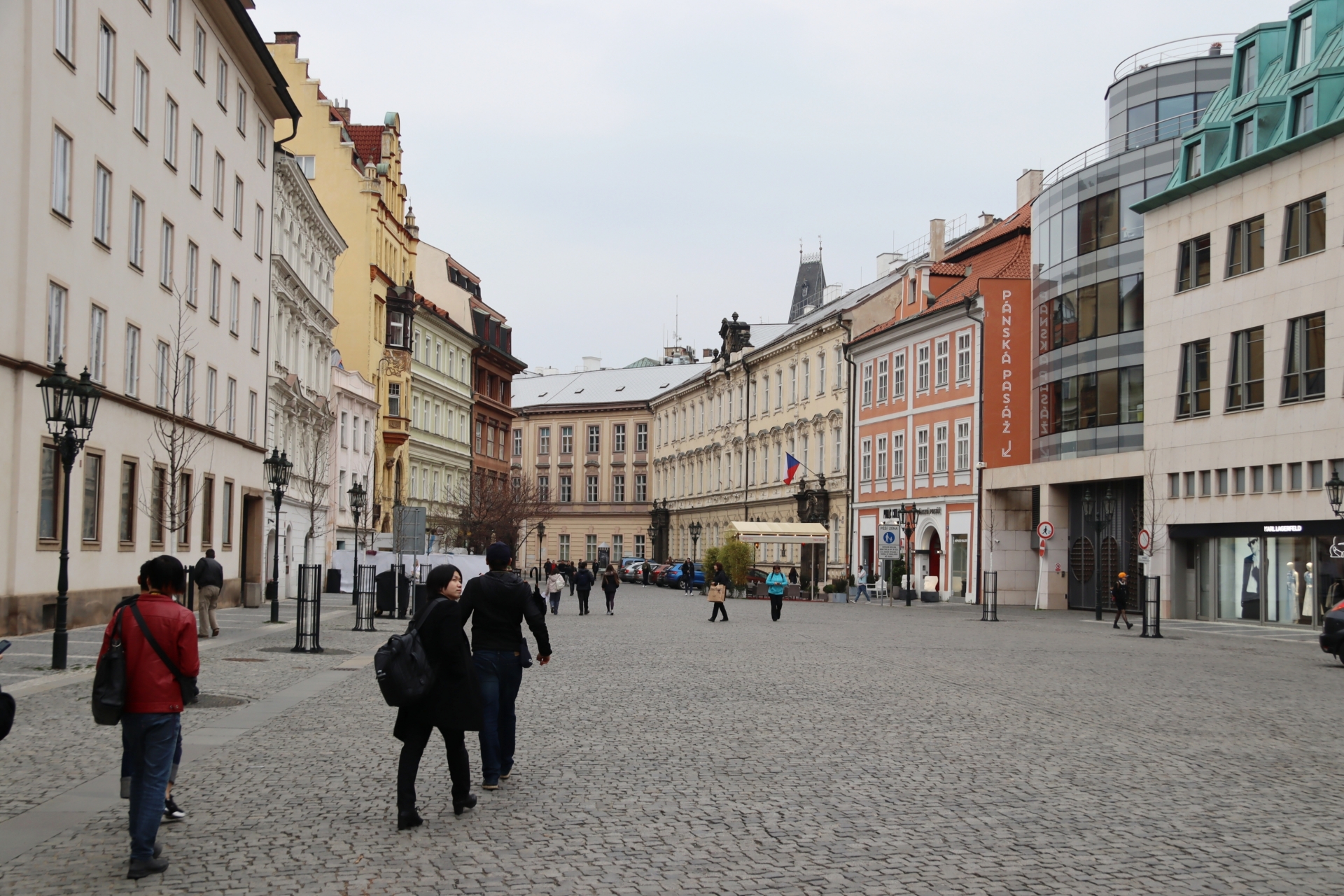 一帯は美しい街並みがずっと続く。ただし道は複雑なので、いきなり歩き回ると迷子になりそう