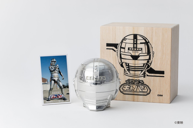 ぐい呑みは桐箱に入れて届けられる