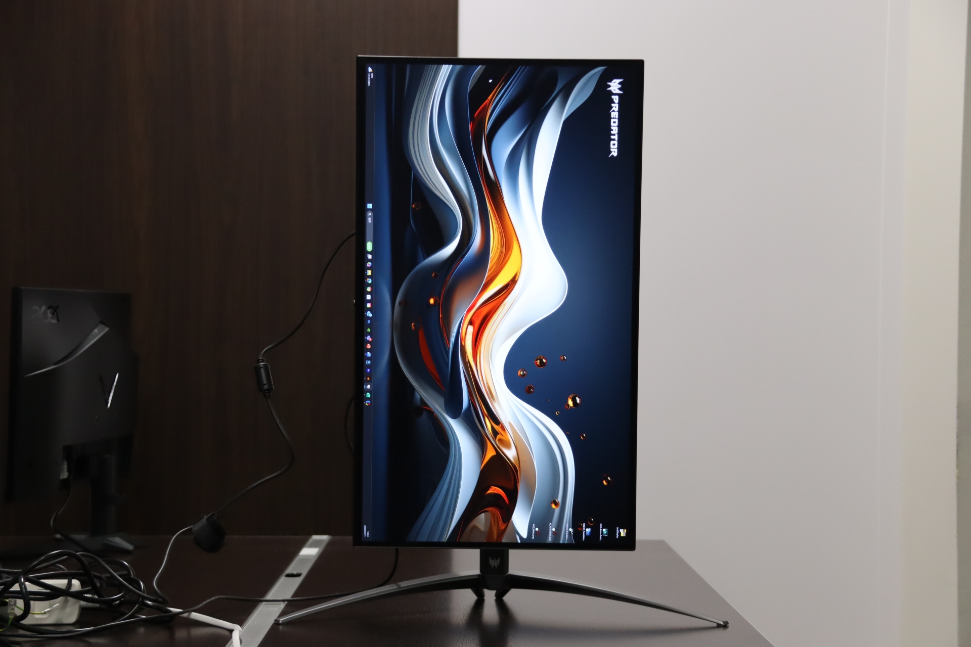 スタンドにも工夫があり、縦横回転にも対応する