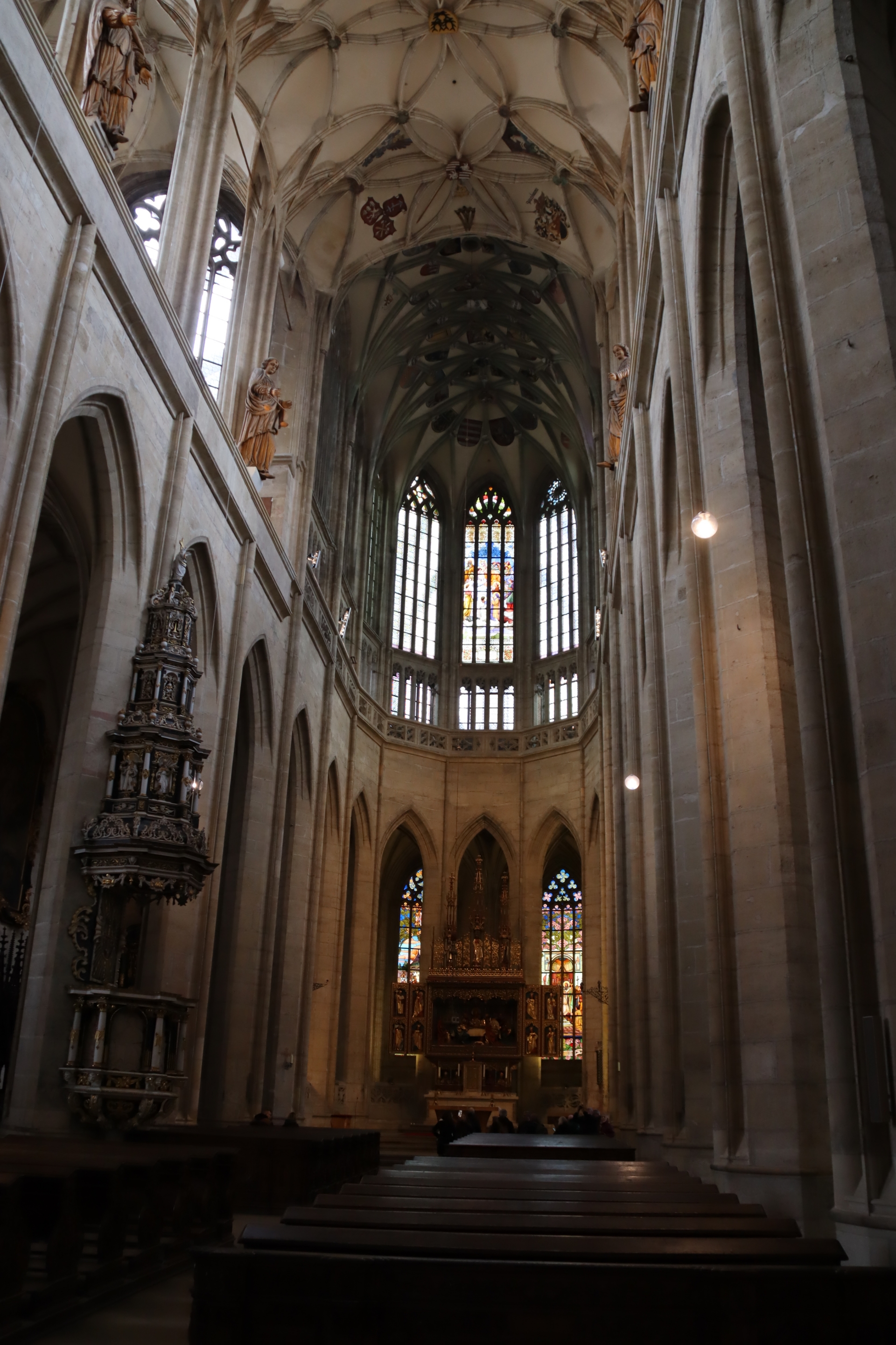 今回、聖バルボラ教会に入ることができた。全体的にはゴシック様式だが、途中でイエスズ会が占拠し、バロック様式で建築が進められた時代もあったという。そのためゴシックとバロックが融合した内装となっている