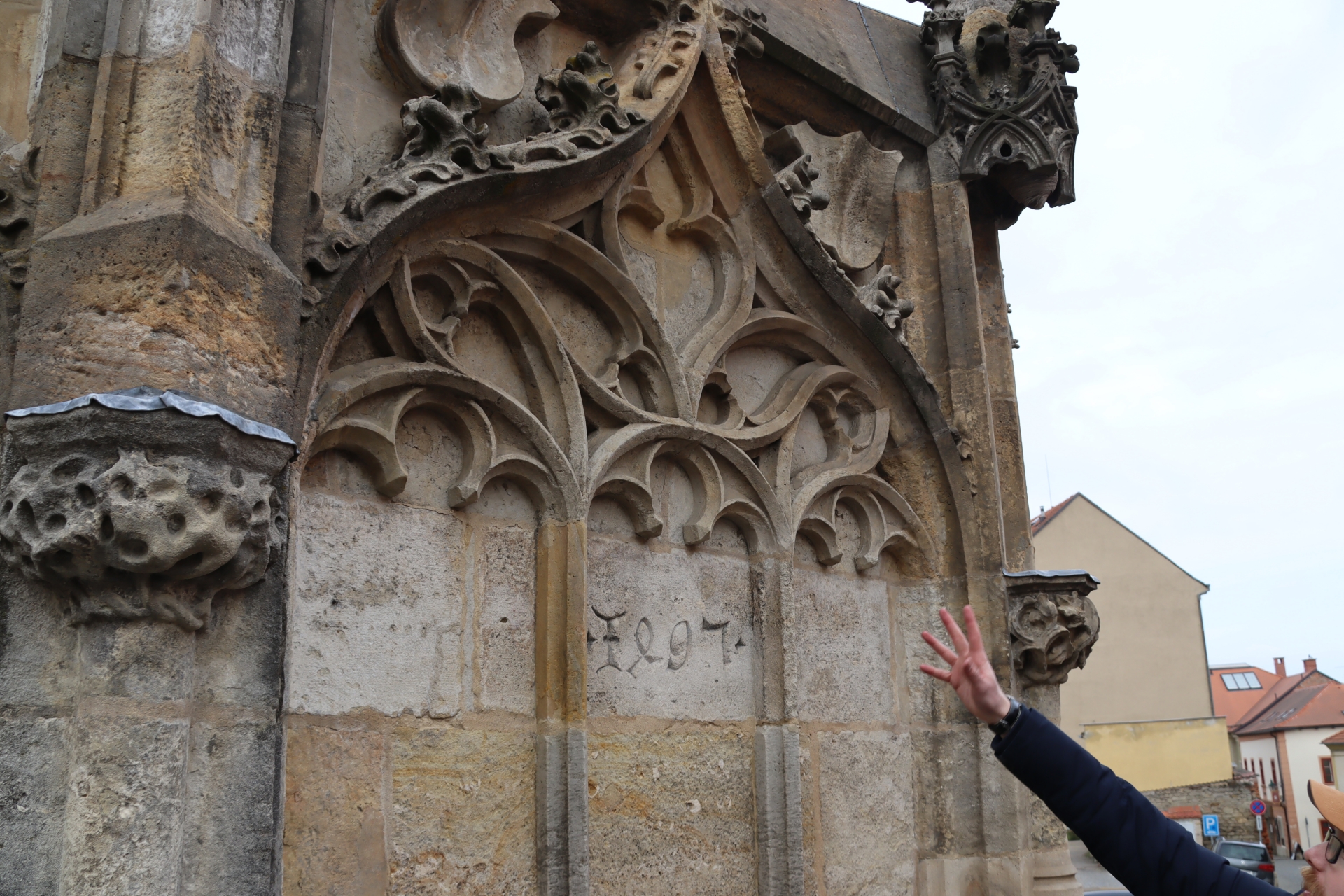 「石の泉」と呼ばれるかつての貯水槽。模様は「KCD2」におけるメニュー画面の装飾の元ネタだという