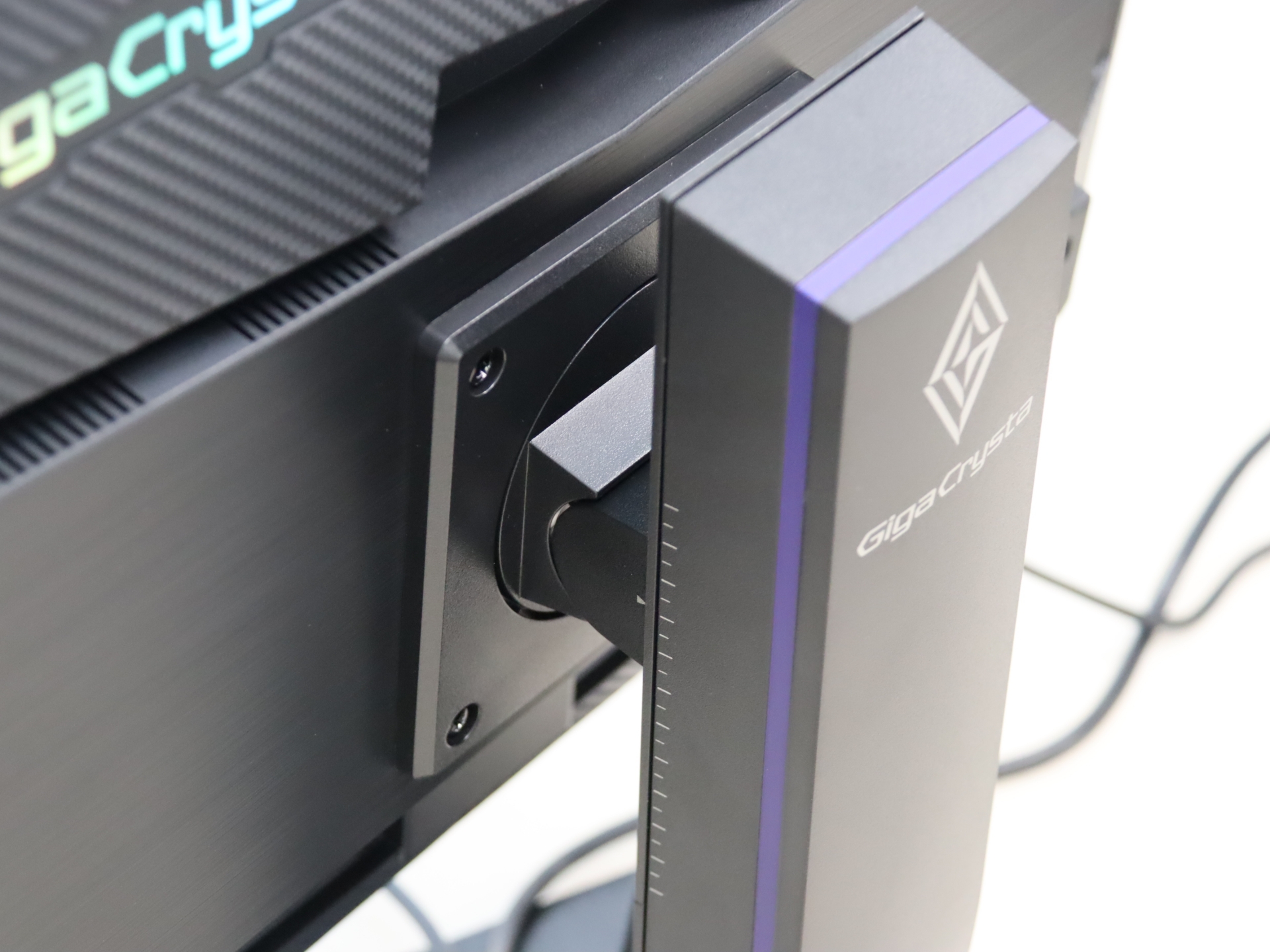 取り回しのいいゲームスタンドが付属する