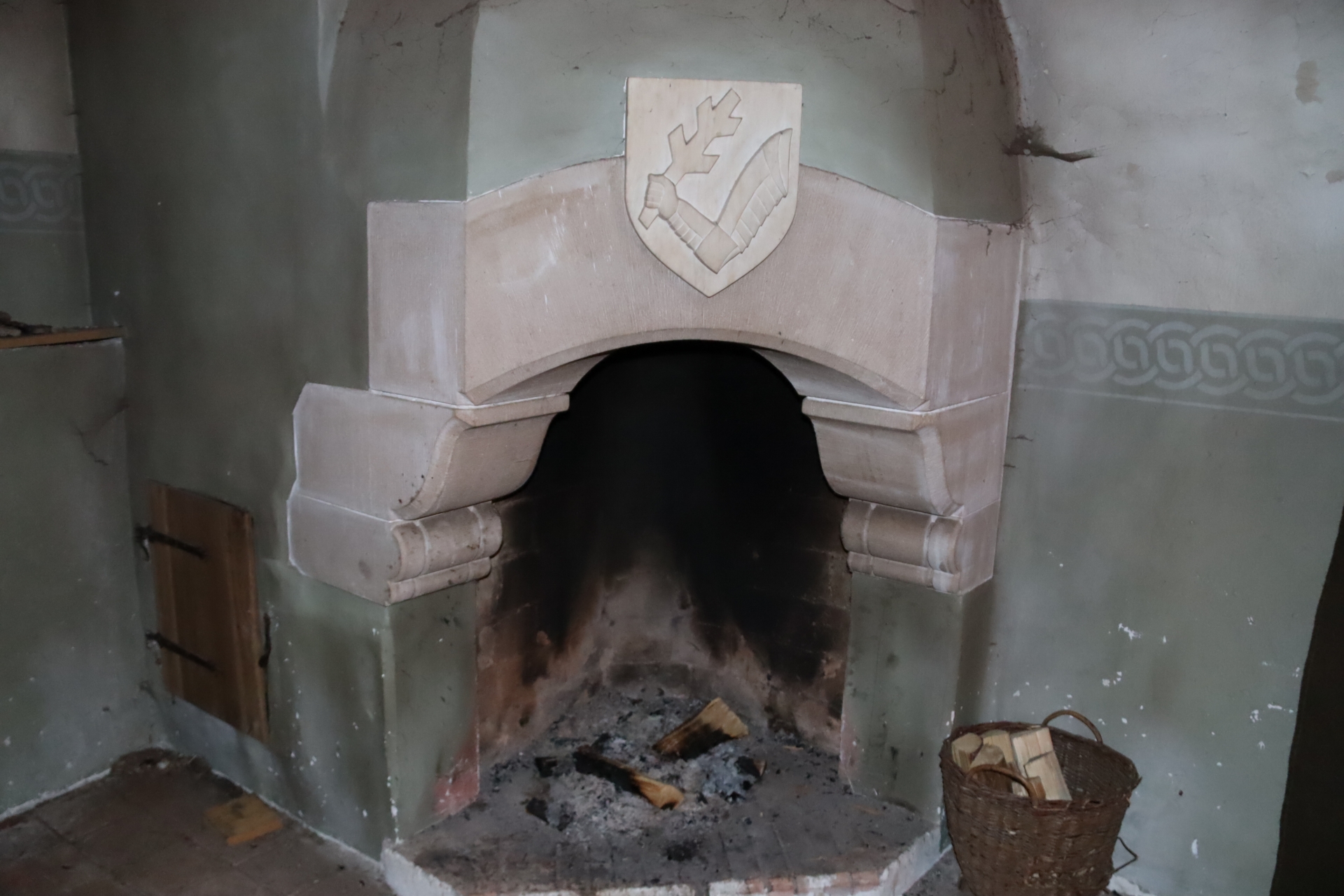 2階の暖炉。煙突は1階のキッチンの調理場とつながっている