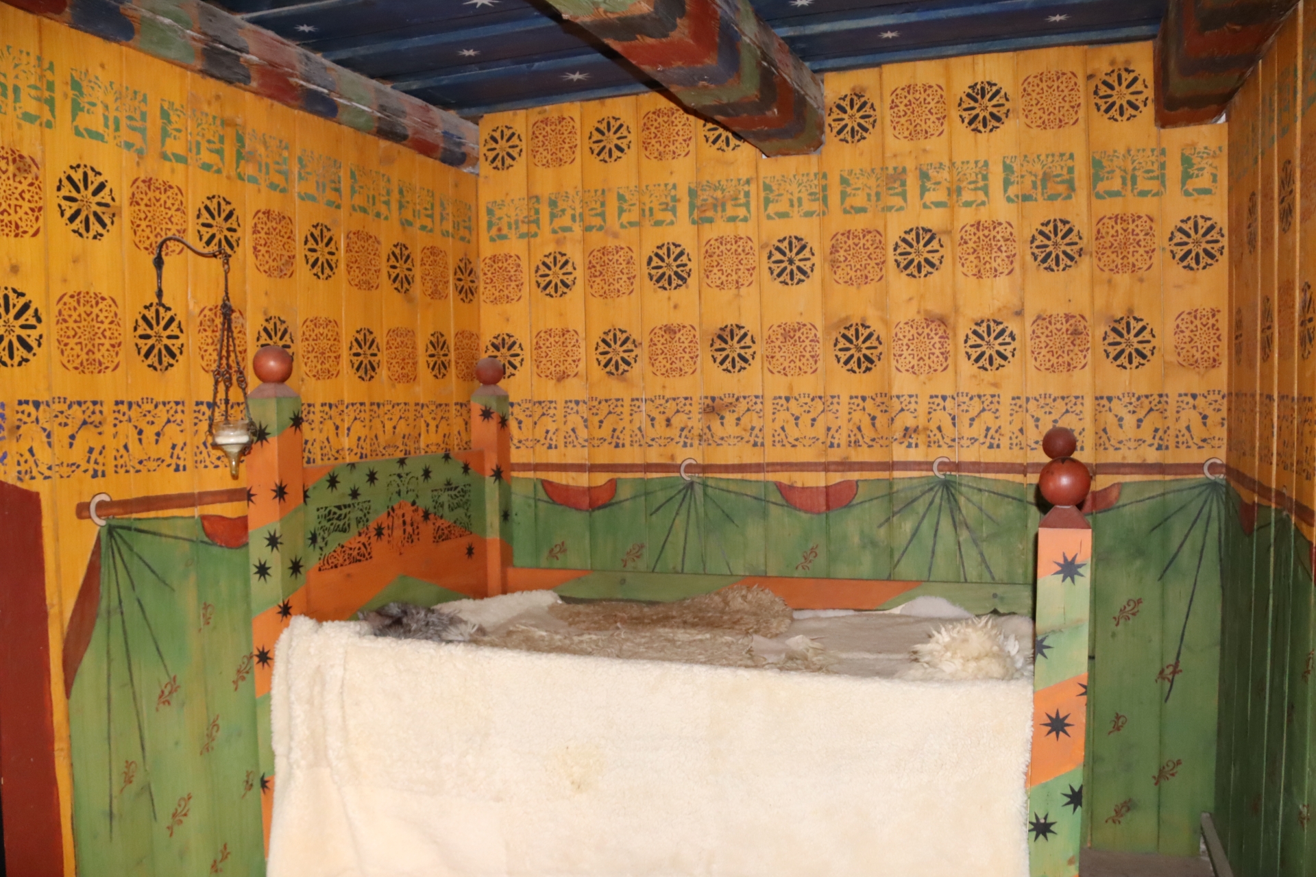 当時を再現したベッド。スラチャーレク氏はここに実際に寝泊まりしていたという