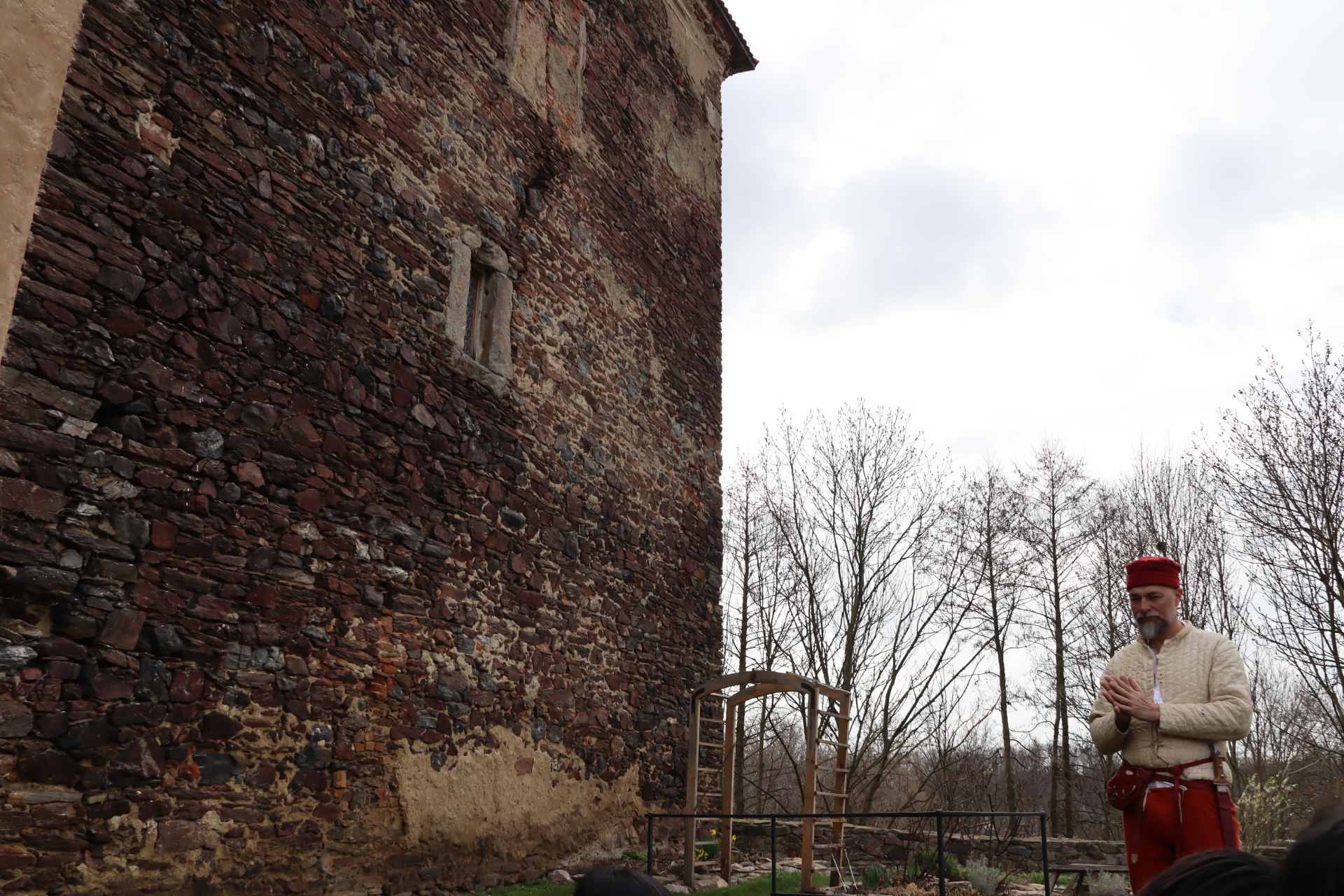 マレショフ砦について説明するスラチャーレク氏