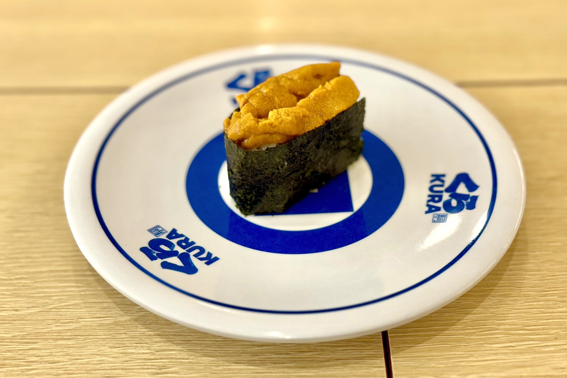 濃厚うに（一貫） 価格：230円 販売期間：4月18日〜5月1日