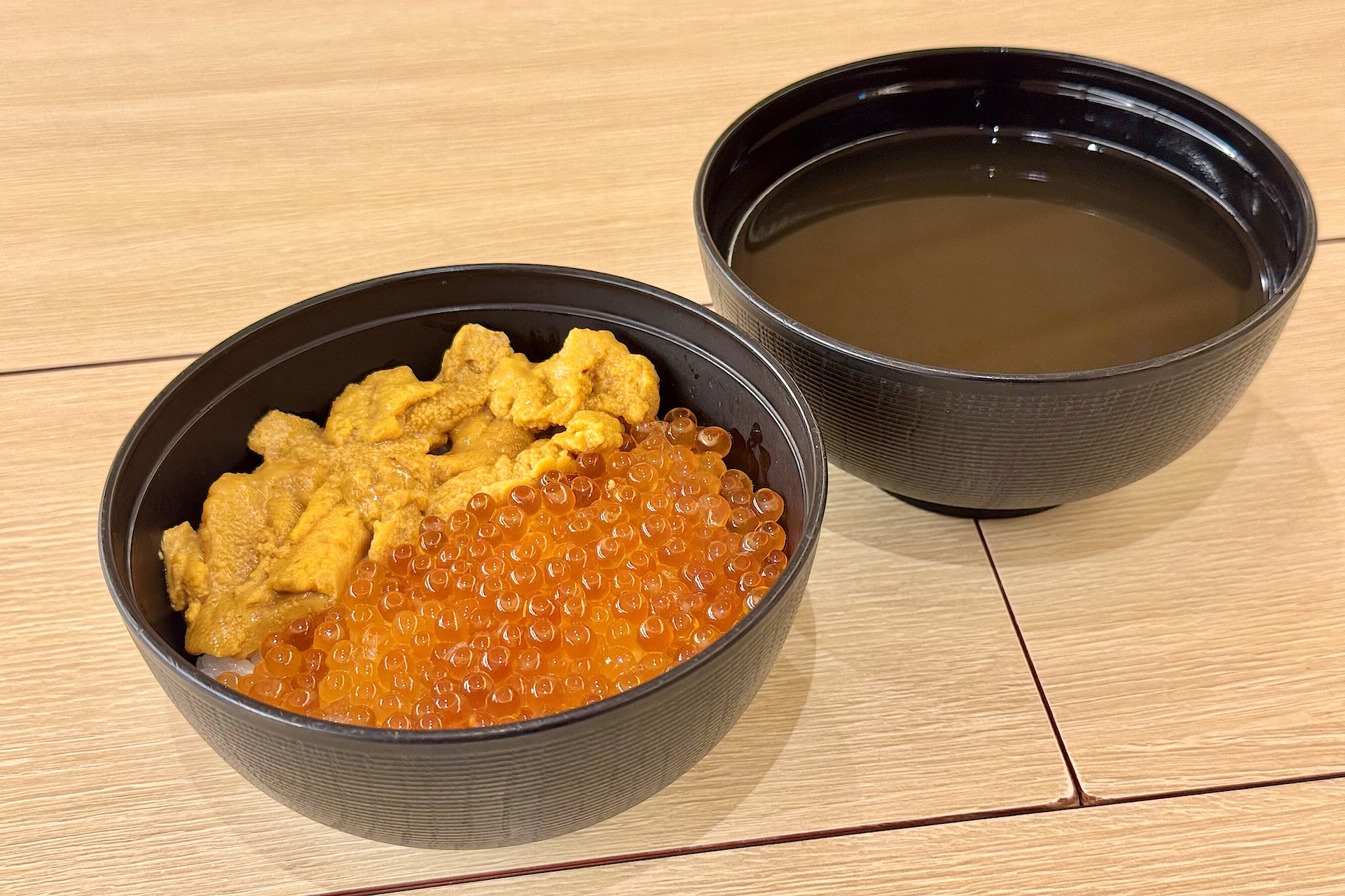 うにいくらミニ丼 価格：1,380円 販売期間：4月18日〜5月11日