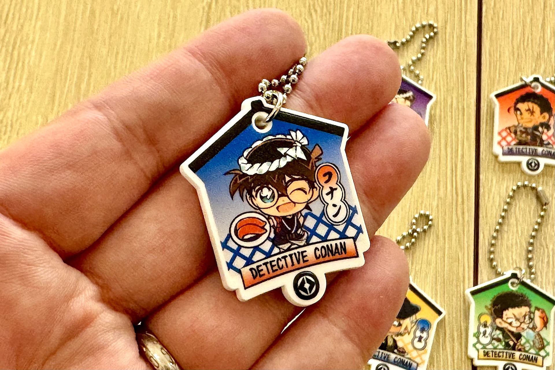 手の平サイズで可愛い。ボールチェーン付きなのでカバンなどに付けて楽しめる