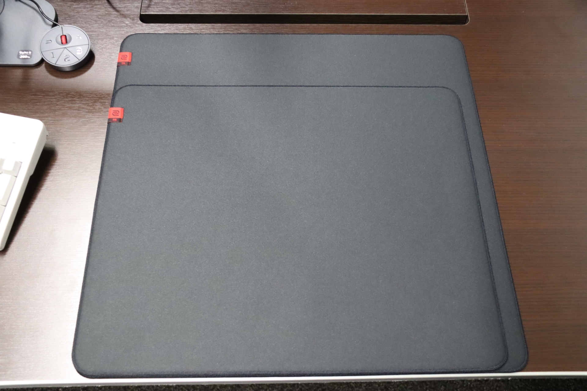 小さいほうが「G-TR」。サイズ違いで「H-TR」も展開している