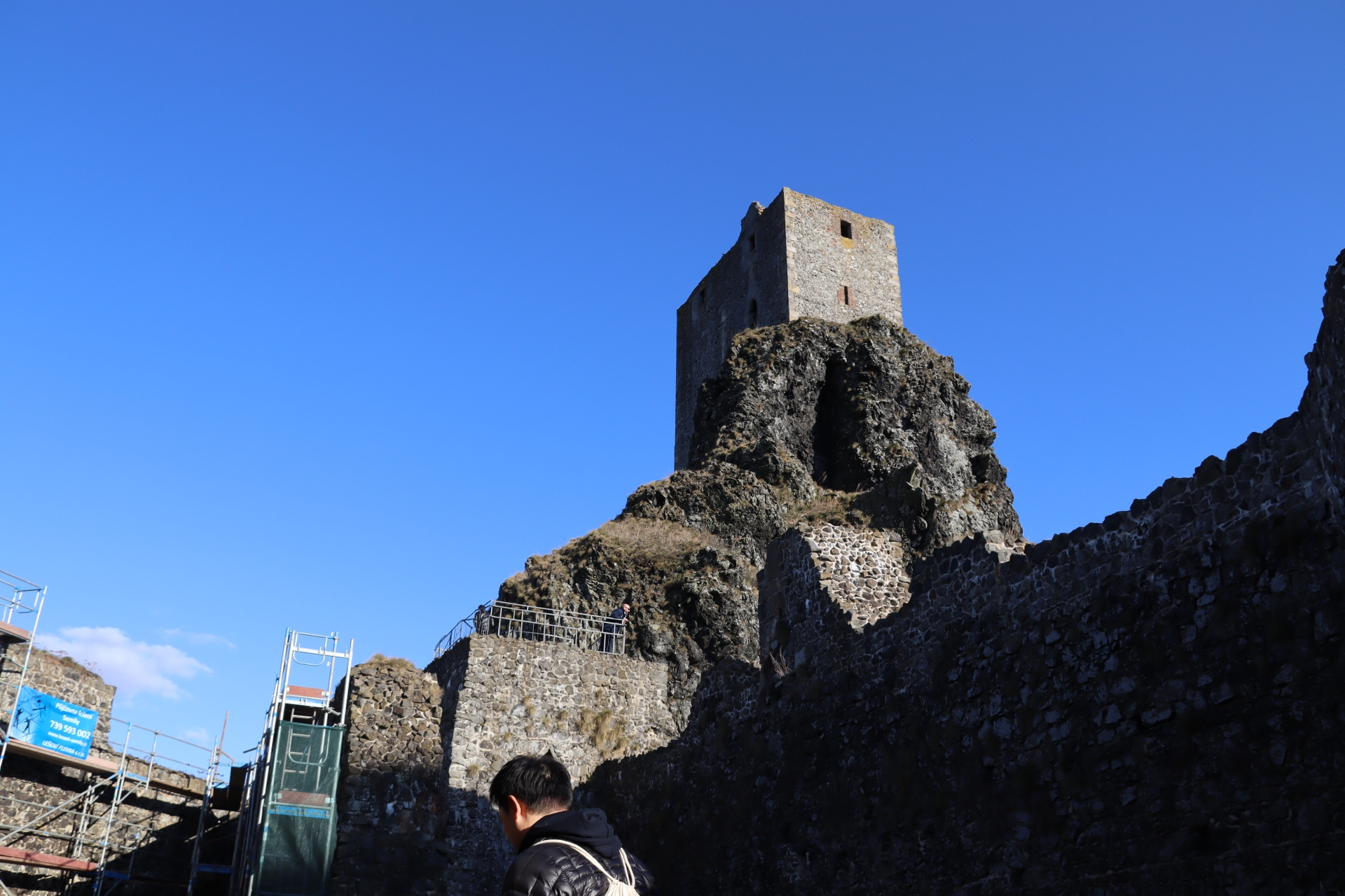 「乙女」。塔への通路はなく、その手前までしか行けないようになっている