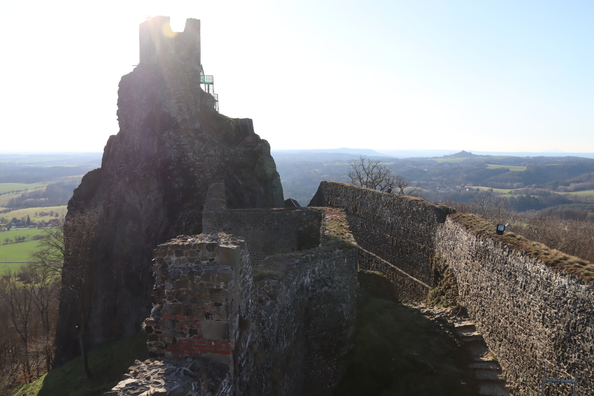 「乙女」側から「老婆」側を撮ったところ