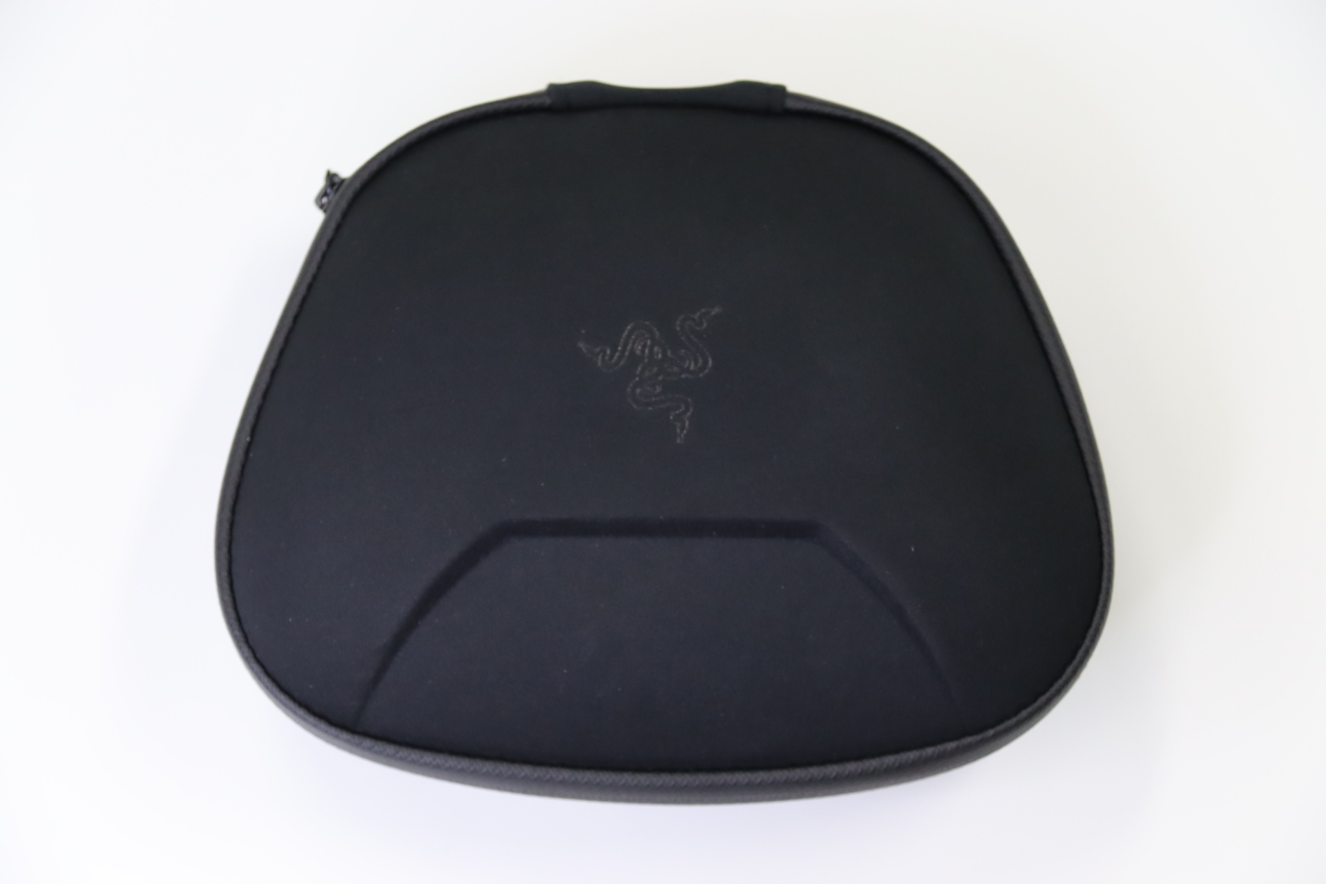 専用のケースが付属する