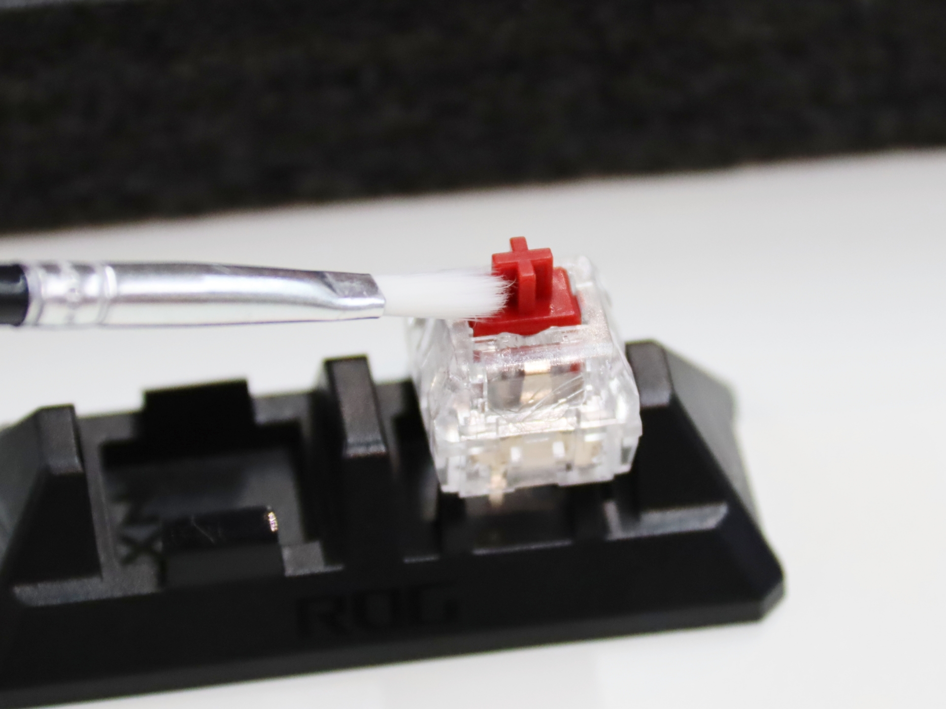 潤滑油と、塗るためのハケもセット