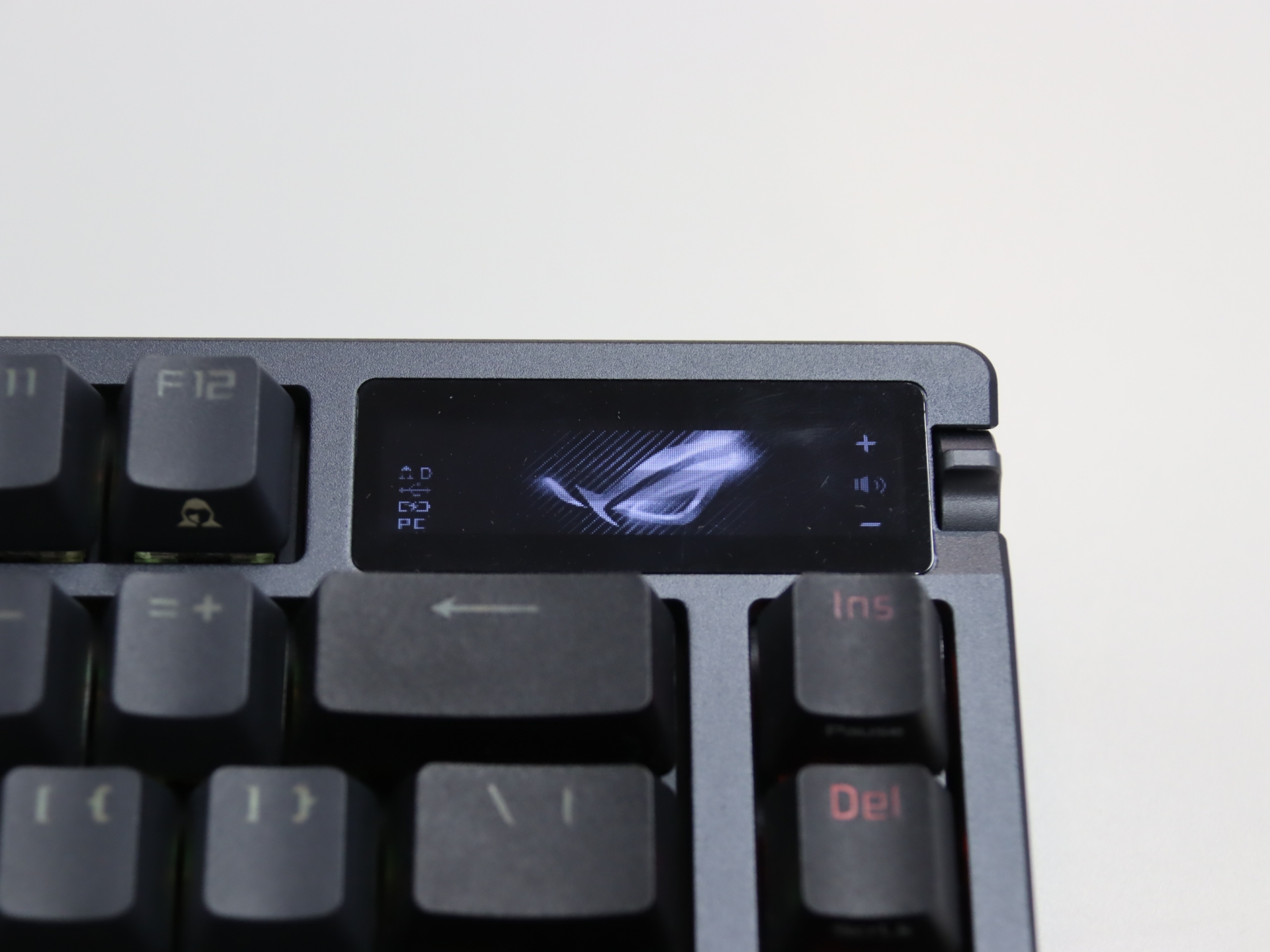 アニメーションなどを表示できるモニター付き