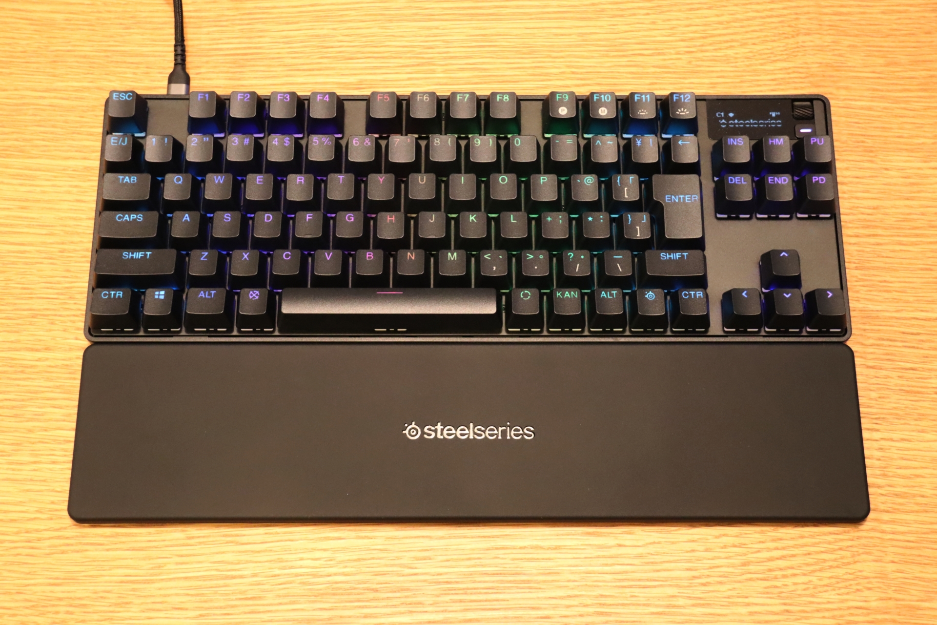 製品はリストレスト付き