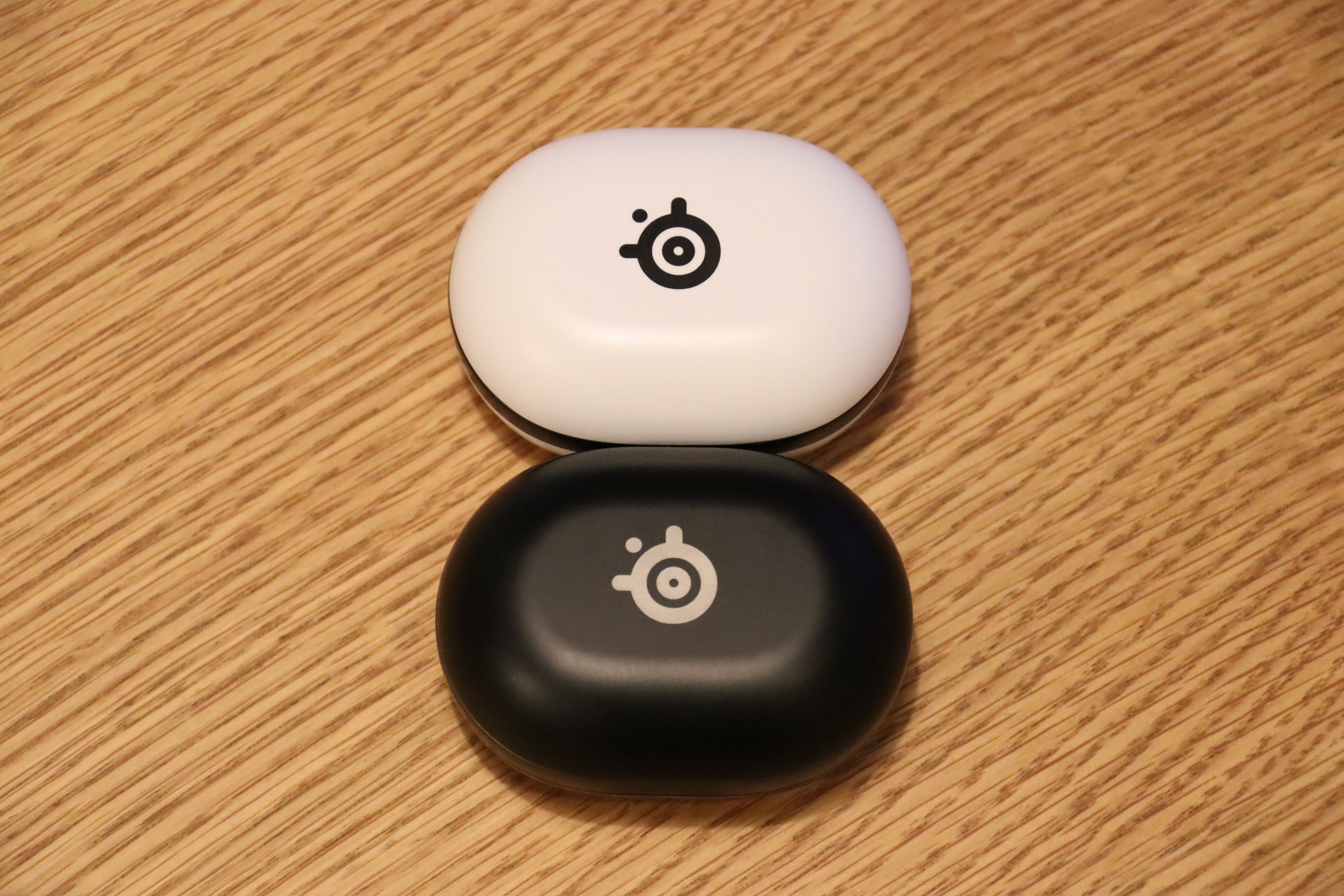 白と黒の2種類ある。特に白が好評という