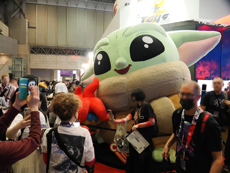 反対側には「グローグー」もいたりする