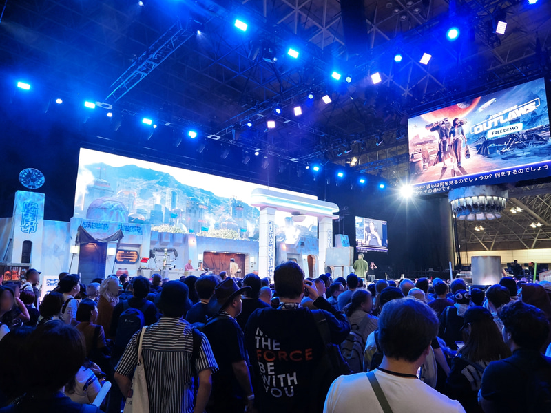 ステージへの接近はこの辺が限界だった