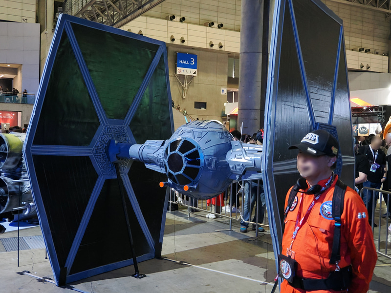 その隣には「TIEファイター」も