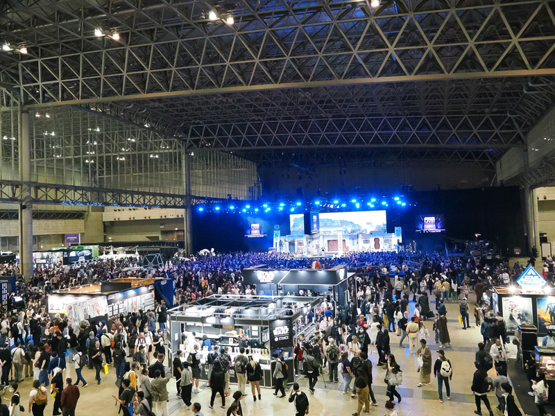 お昼過ぎ頃に撮影したホール内