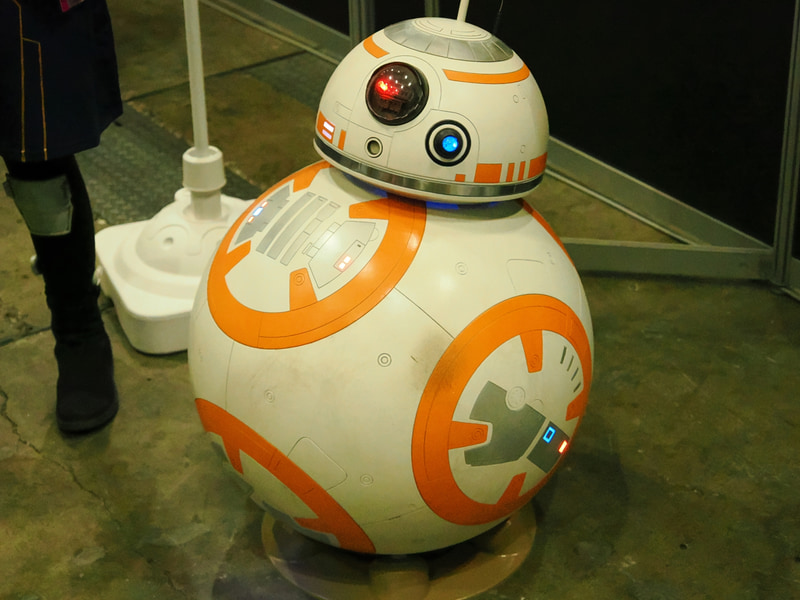 「BB-8」の姿も。頭部がちゃんと稼働していた