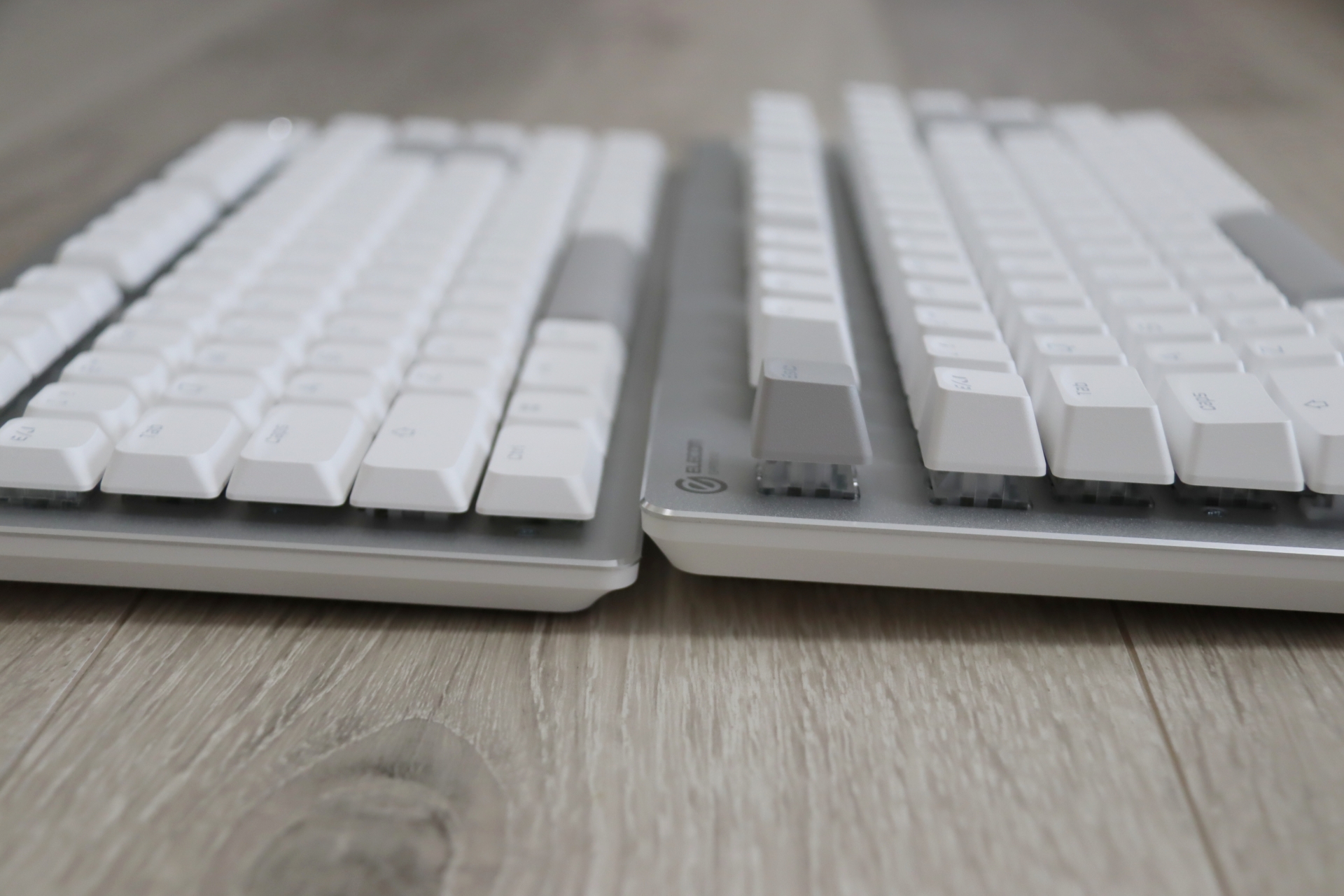 左が「VK720AL」、右が「VK720A」。価格は一緒で、性能の違いはキーの高さのみ