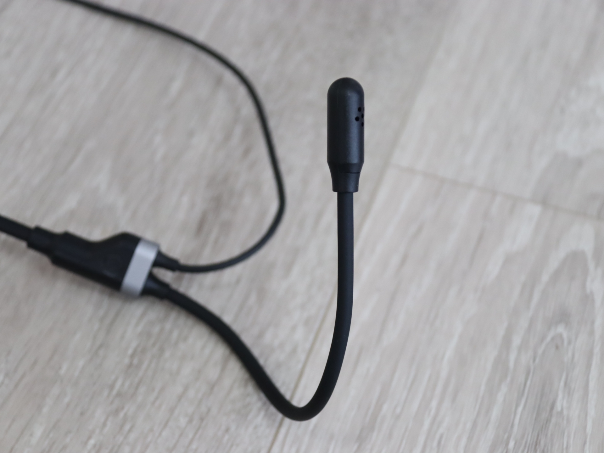 「VE300M」はマイク付き。肩掛けタイプとなる