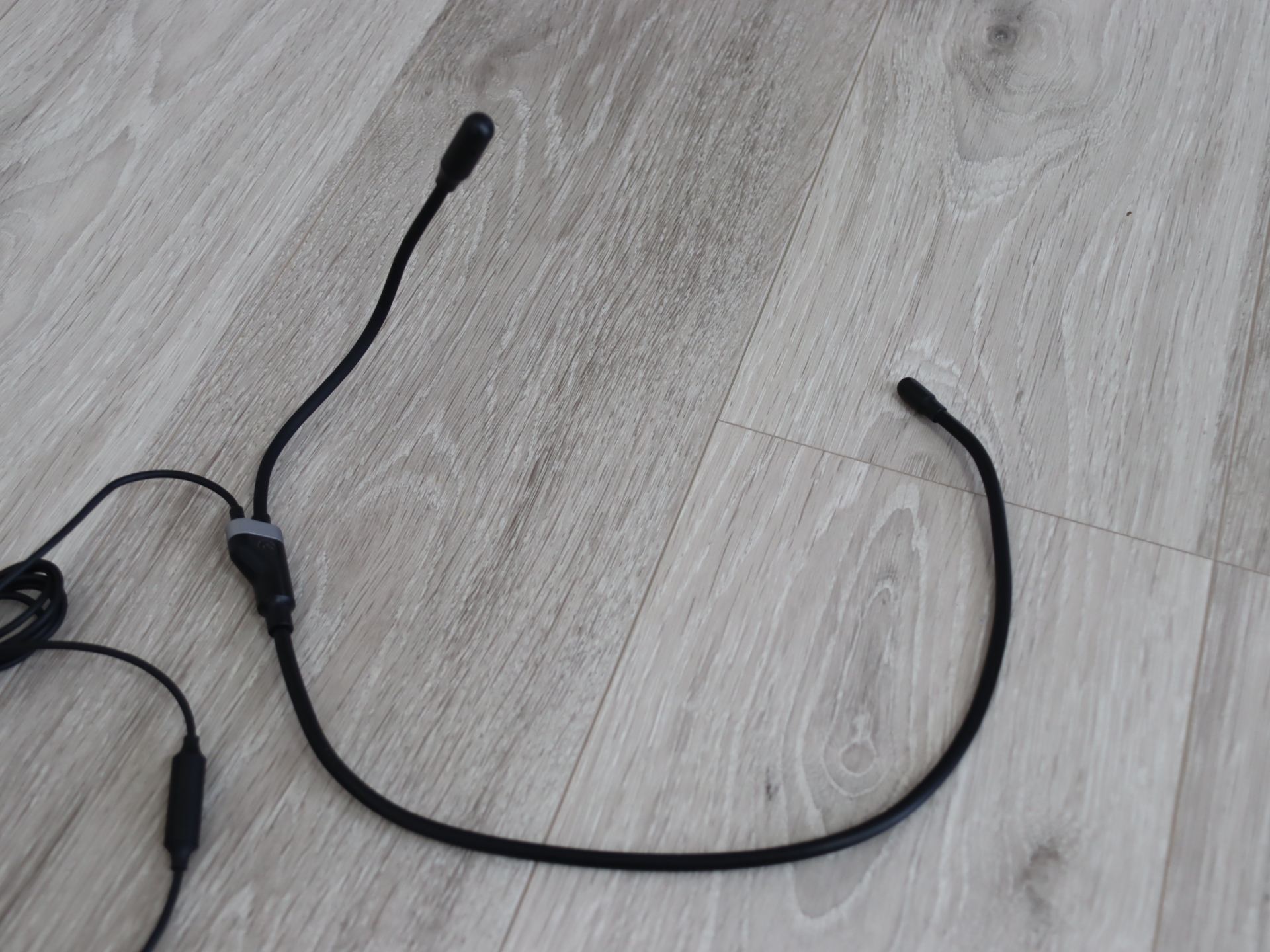 「VE300M」はマイク付き。肩掛けタイプとなる