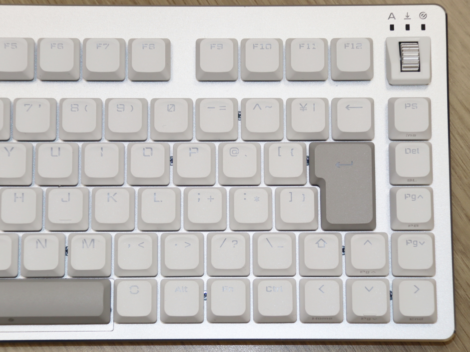 薄型キー＋ラビットトリガーという組み合わせが特徴