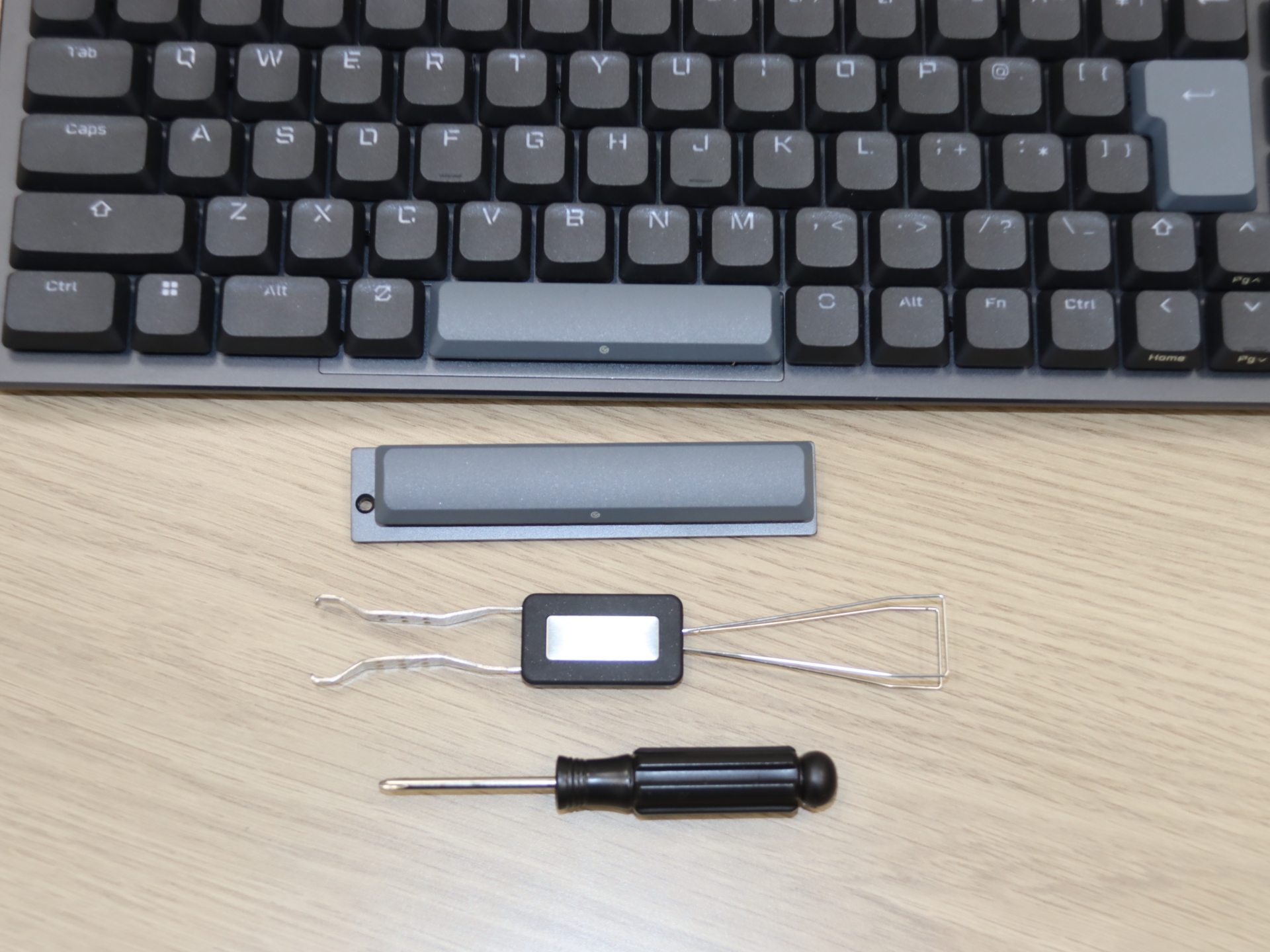 付属品のスペースバーユニットに交換すれば、スペースバーの長さ調節が可能