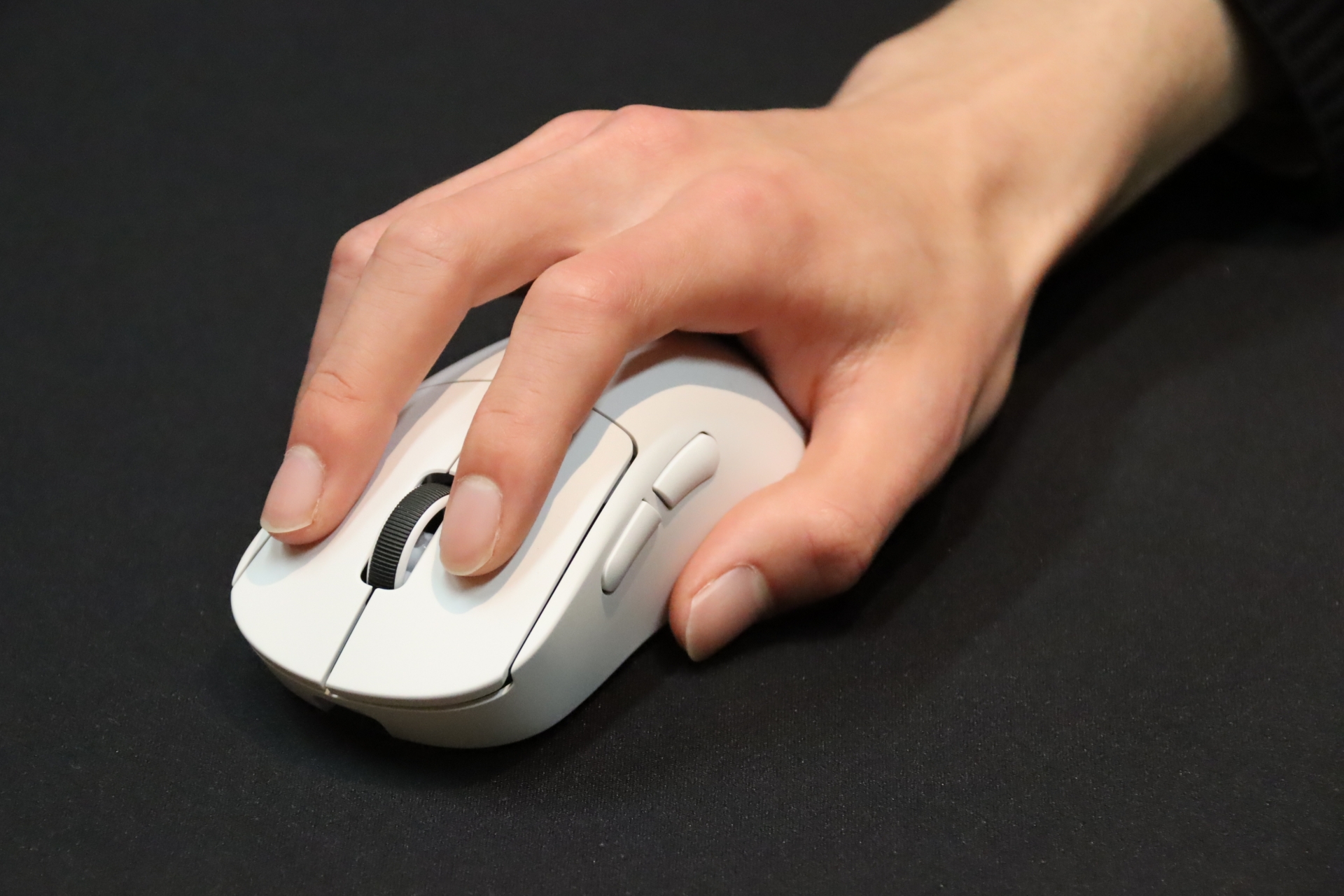 PRO X SUPERLIGHT 2（写真はPRO X SUPERLIGHT 2 DEX）