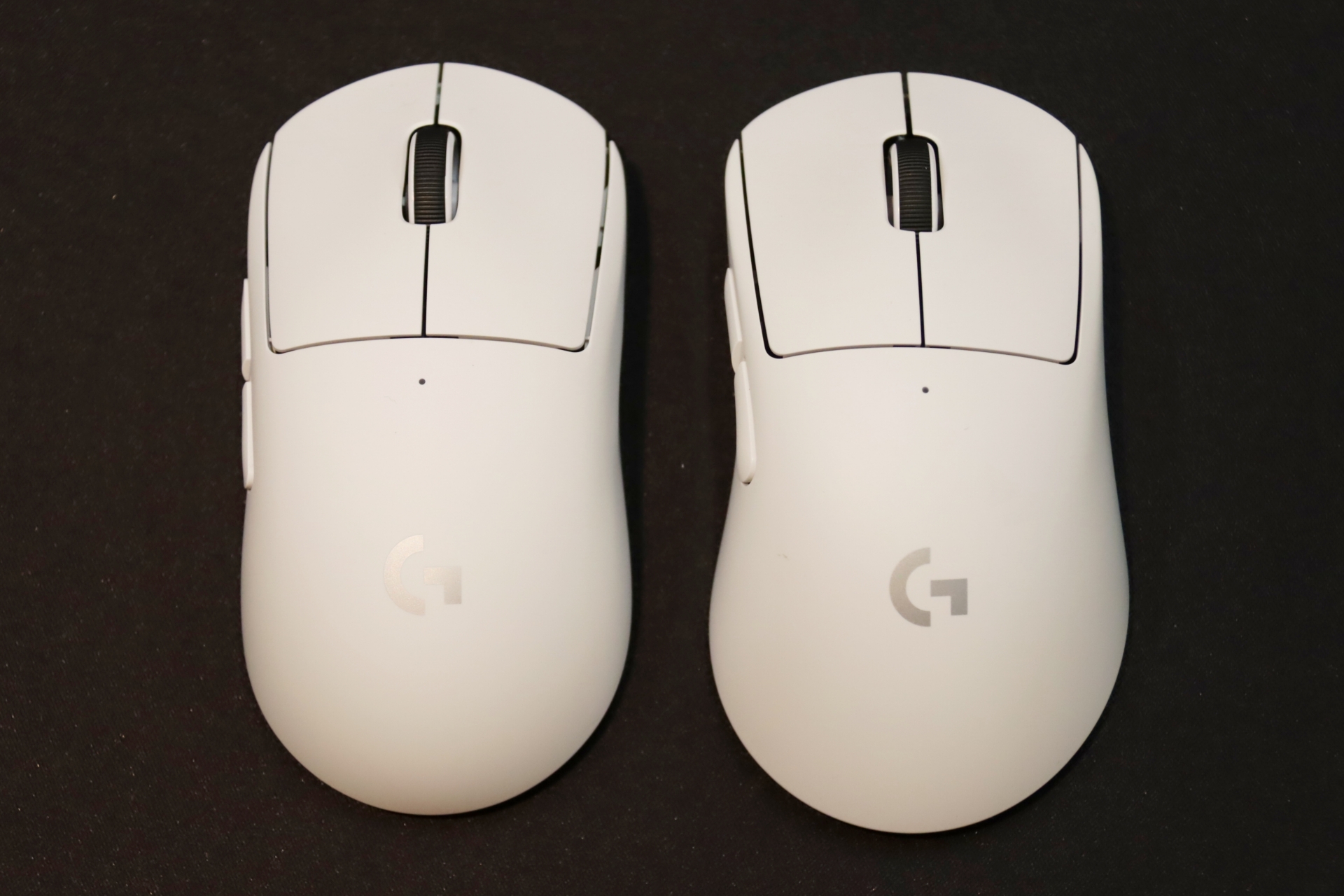 「PRO X SUPERLIGHT 2」（左）と「PRO X SUPERLIGHT 2 DEX」（右）