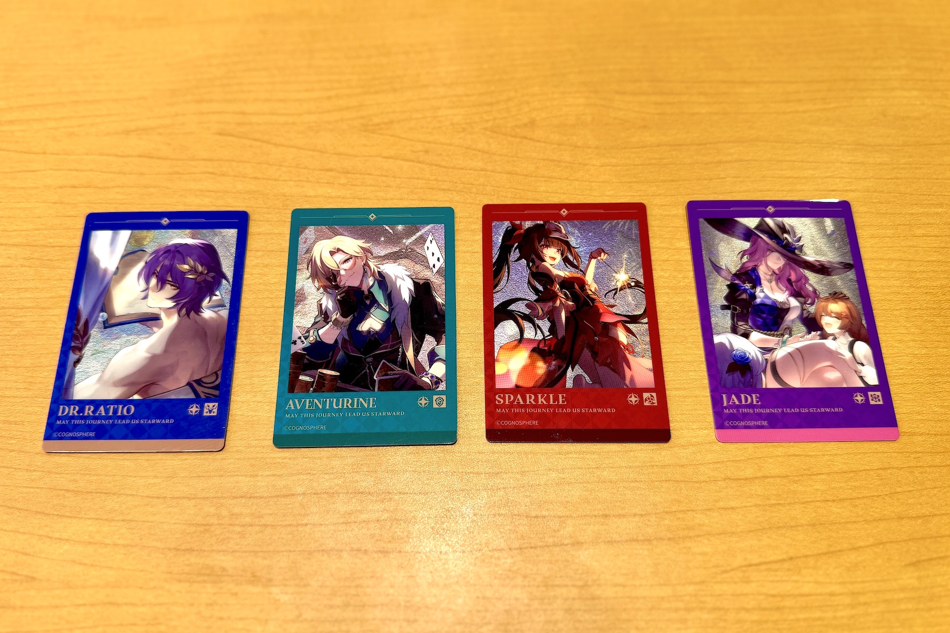 メタリックカードは前半全4種が用意される