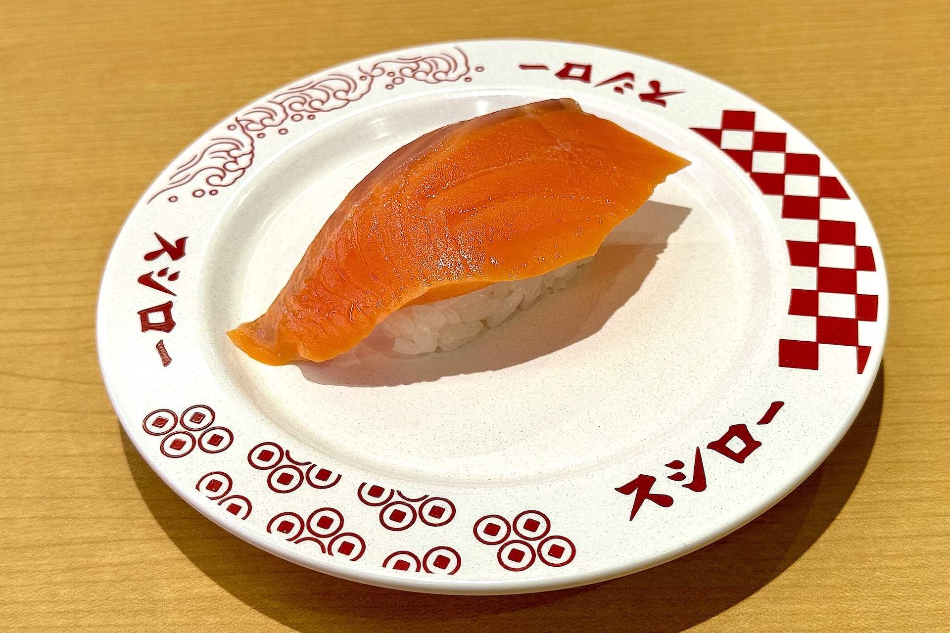 「大切りサーモン」120円〜 販売期間：4月23日〜5月11日 販売予定総数323万食