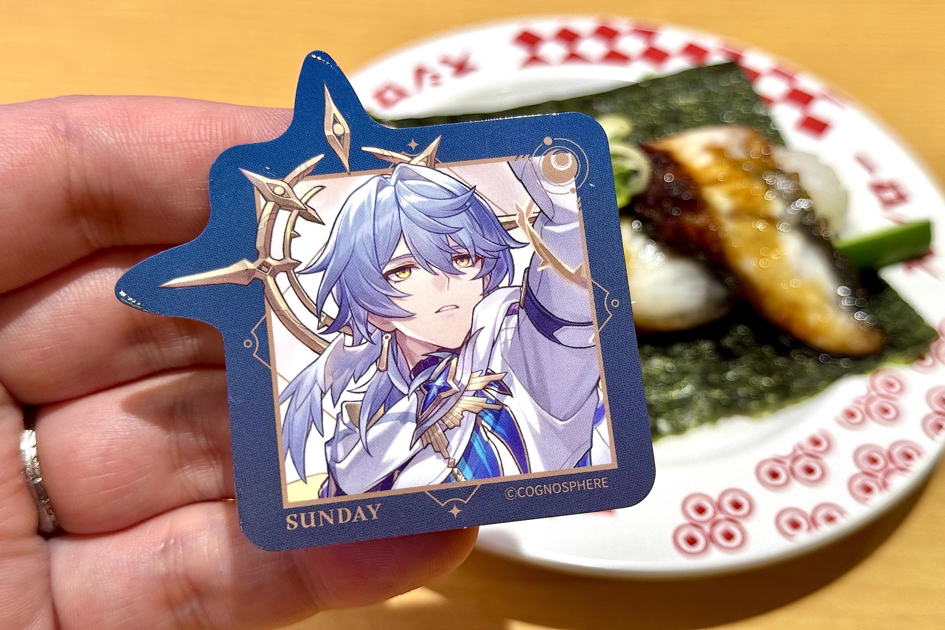 キャラの顔が大きくデザインされたピックが付いてくる