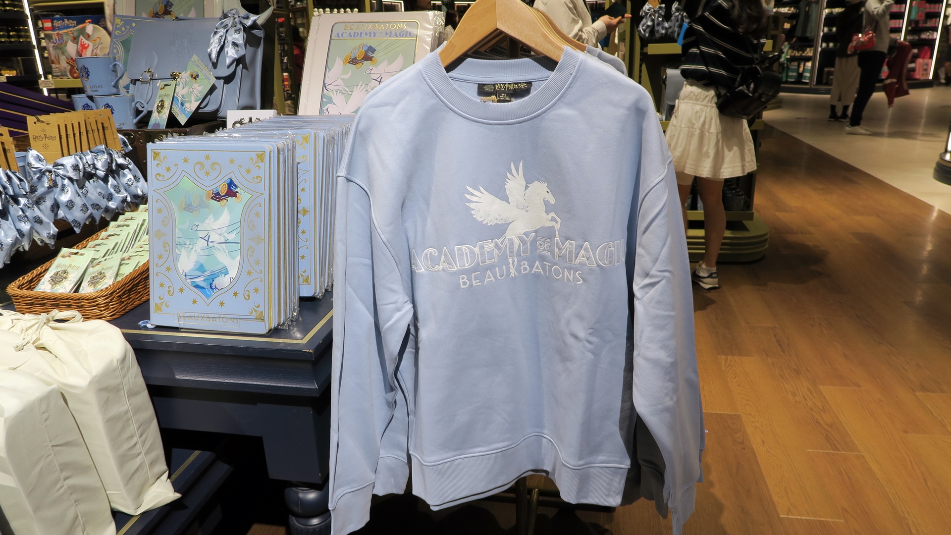 ショップでは新作グッズも多数登場しており、施設内はどこも賑わっていた