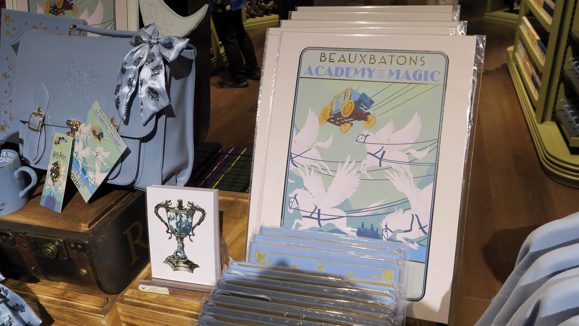 ショップでは新作グッズも多数登場しており、施設内はどこも賑わっていた