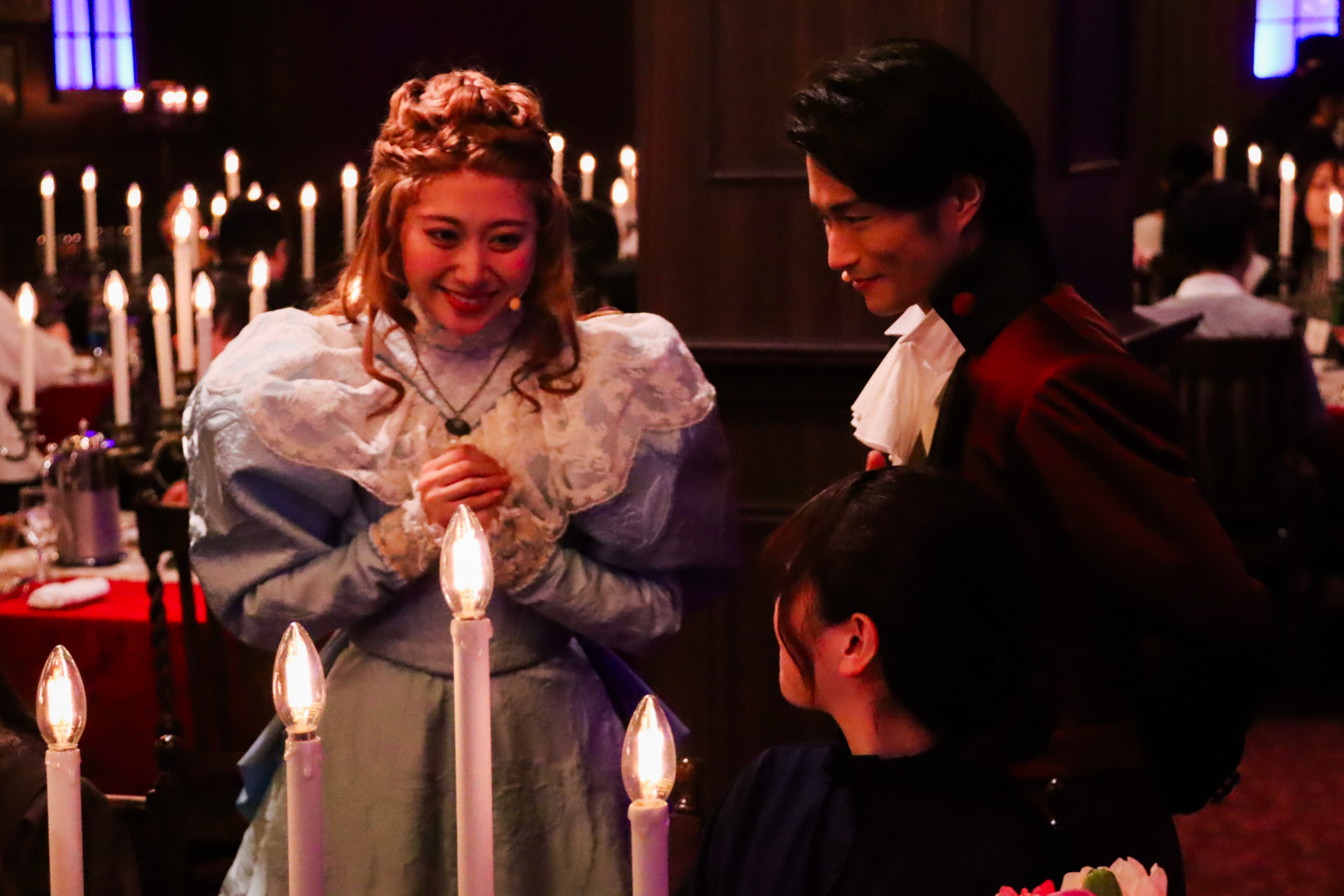 キャストが席に訪れて、さまざまなトークをしてくれる。これは1回では全部聞けないね