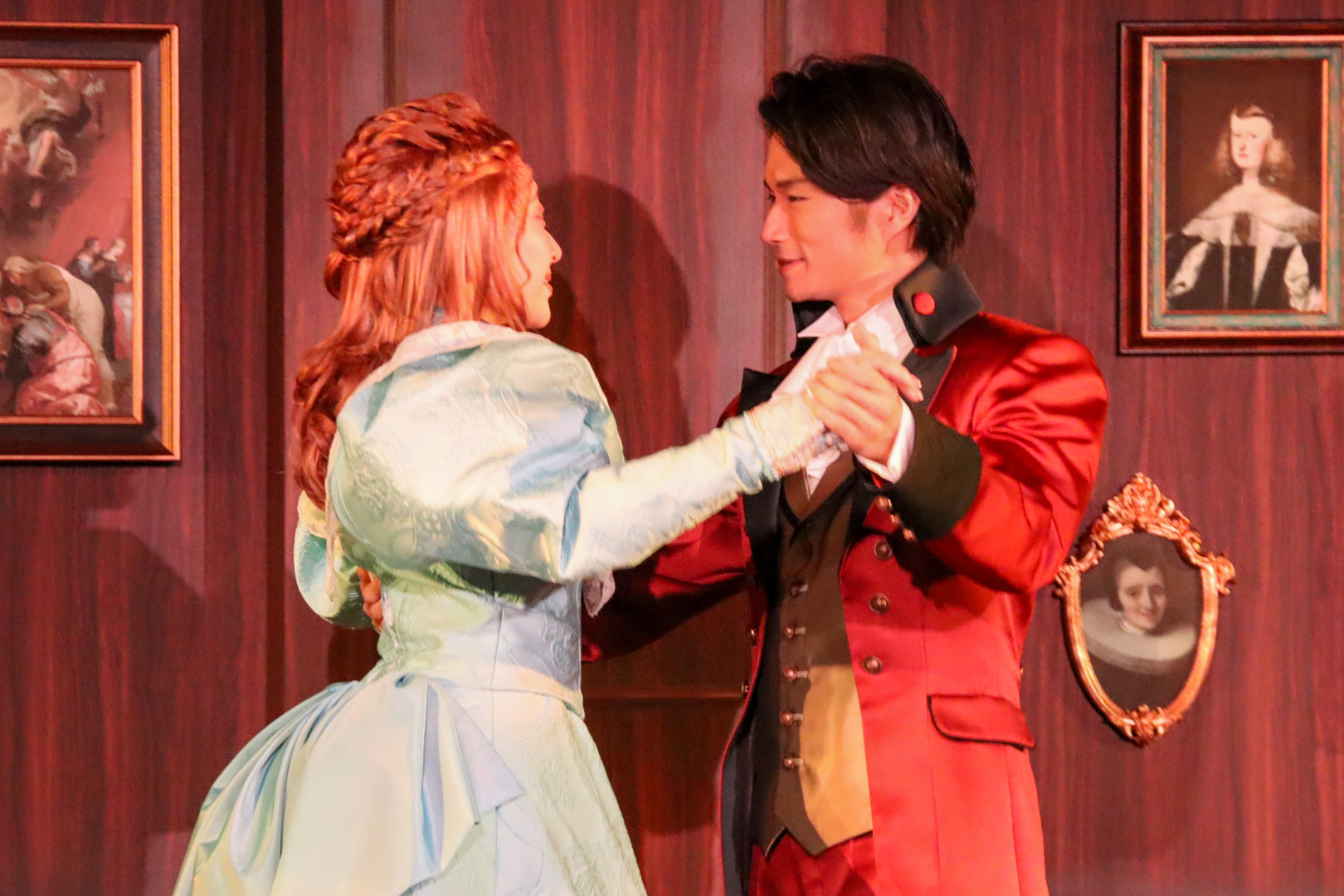 この晩餐会で一番緊張するのはこのダンスかもしれない