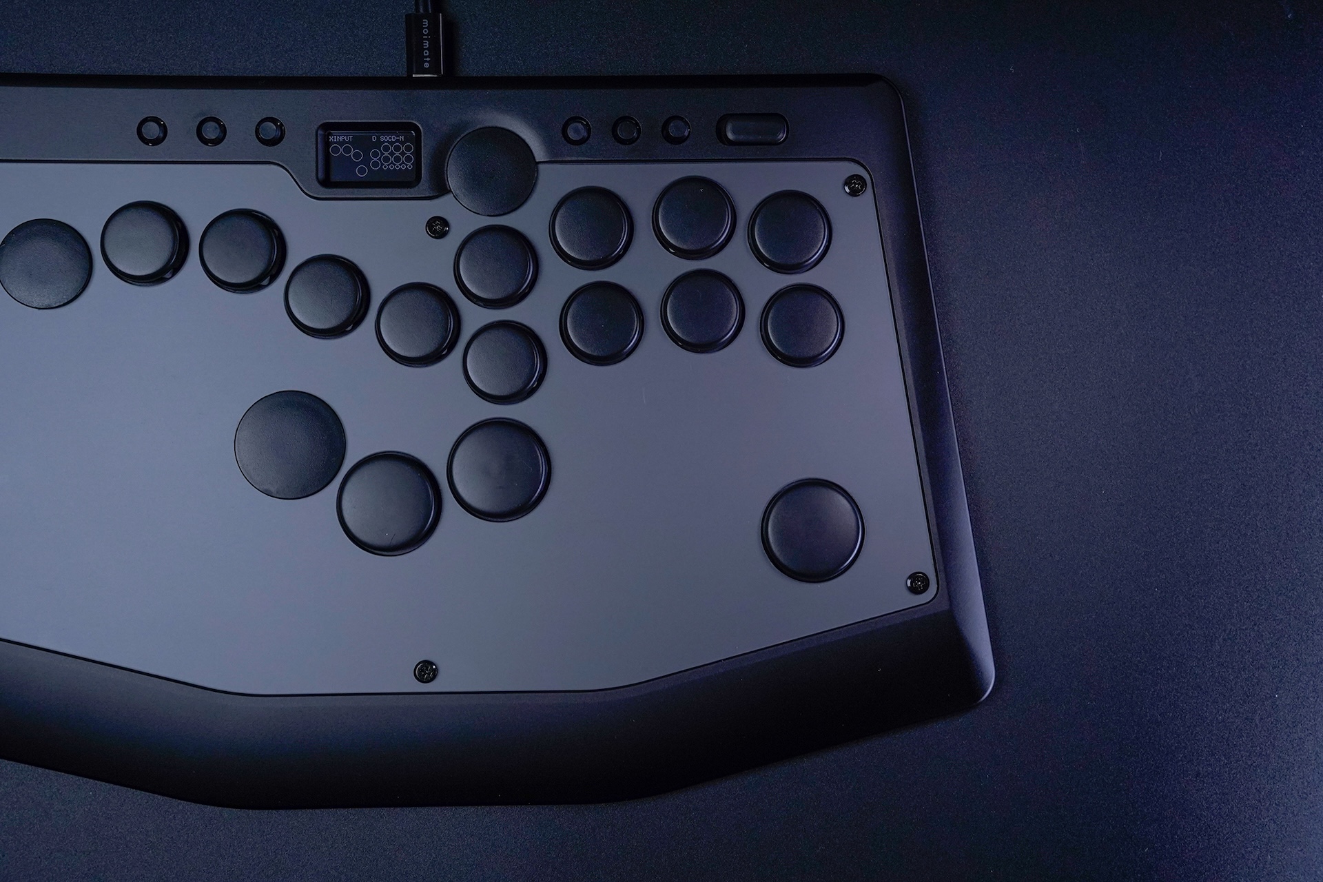 18ボタン＋レイアウト調整で“自分の手”に合わせられるカスタマイズが可能