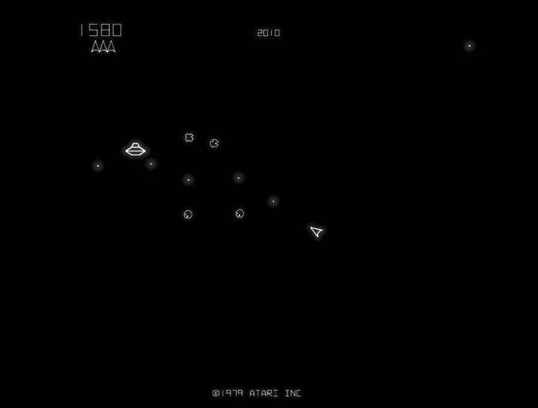 たまに出現するUFOは弾を自機の狙う弾を撃つ強敵だが、倒せば高得点（※大型は200点、小型は1000点）がもらえる