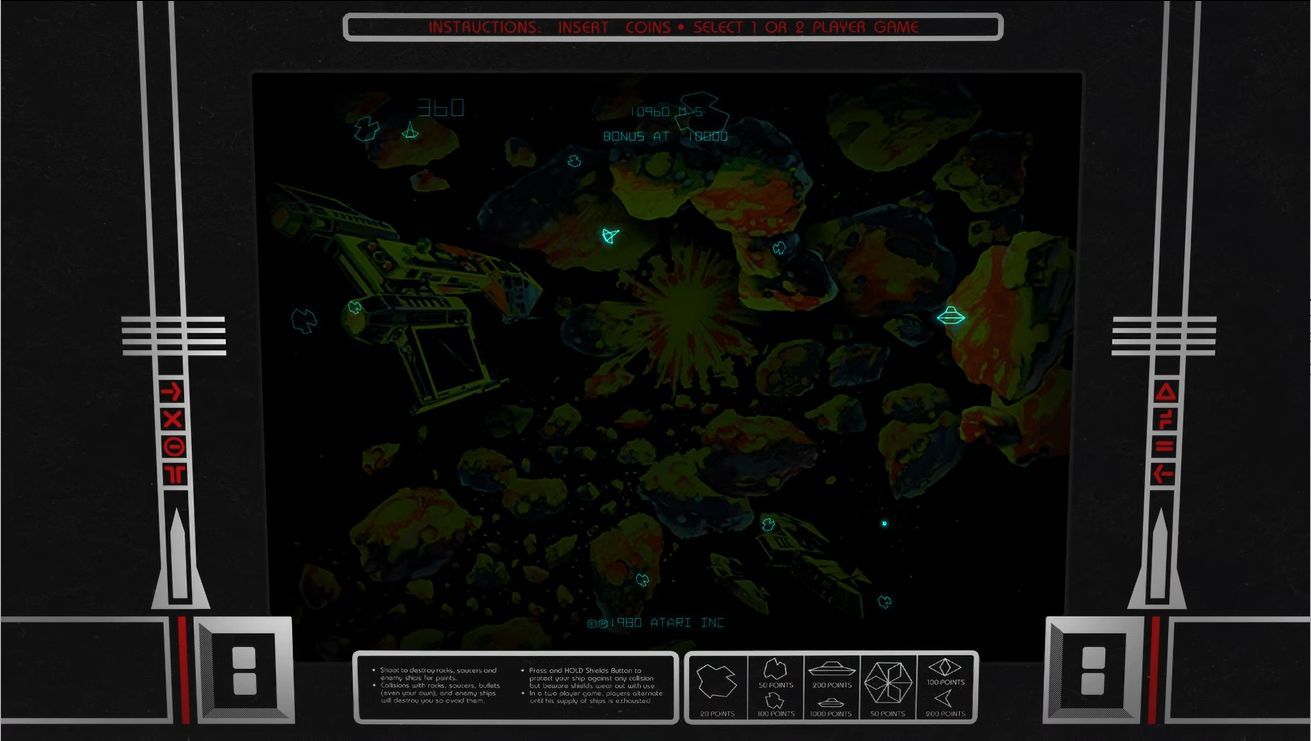 「Atari 50: The Anniversary Celebration」版の「アステロイドデラックス」。背景設定をオンにすると、懐かしの筐体を疑似再現した画面で楽しめる