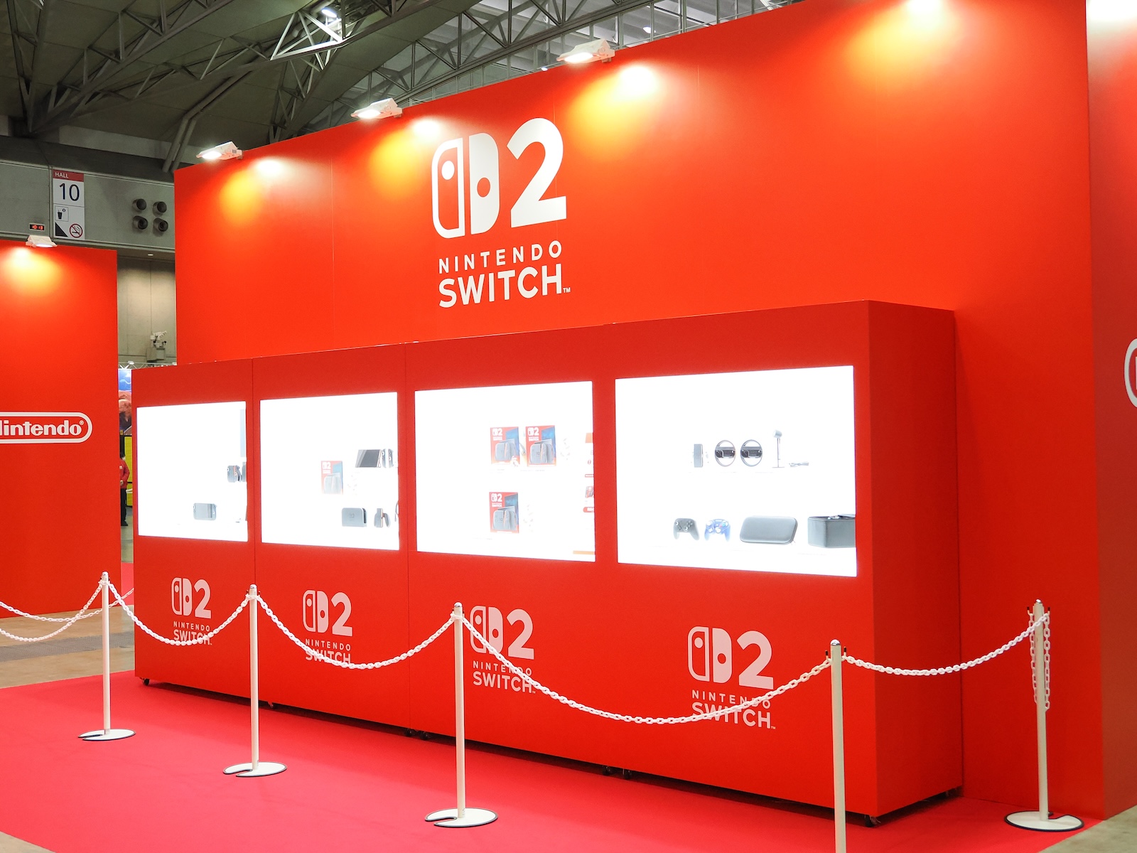 実機や周辺機器の展示ブース