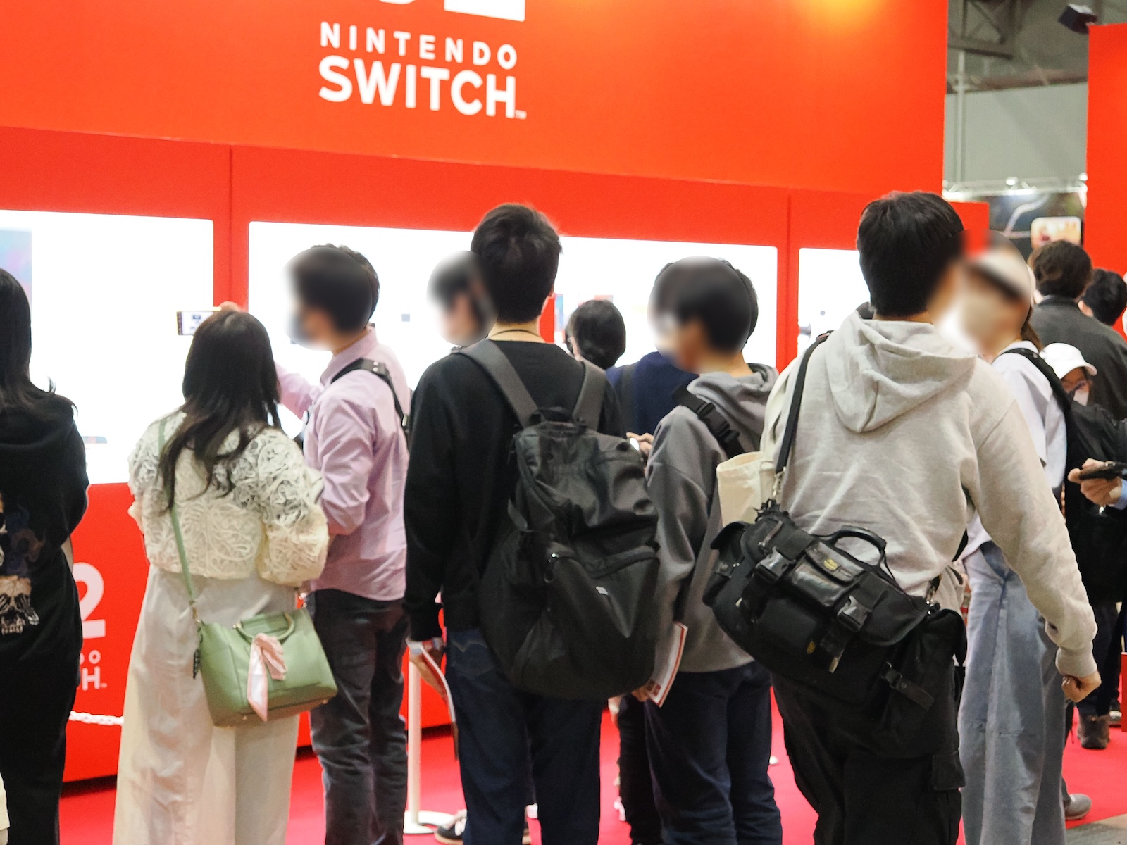 新しい任天堂のゲーム機に目を輝かせていた