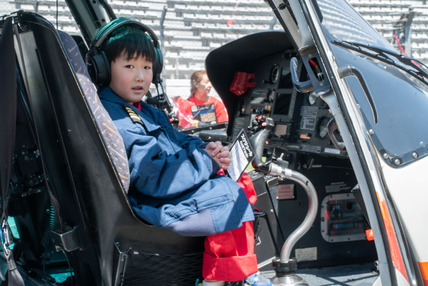 ヘリの中から「お母さんすごいでしょ！」と語りかけるようだ