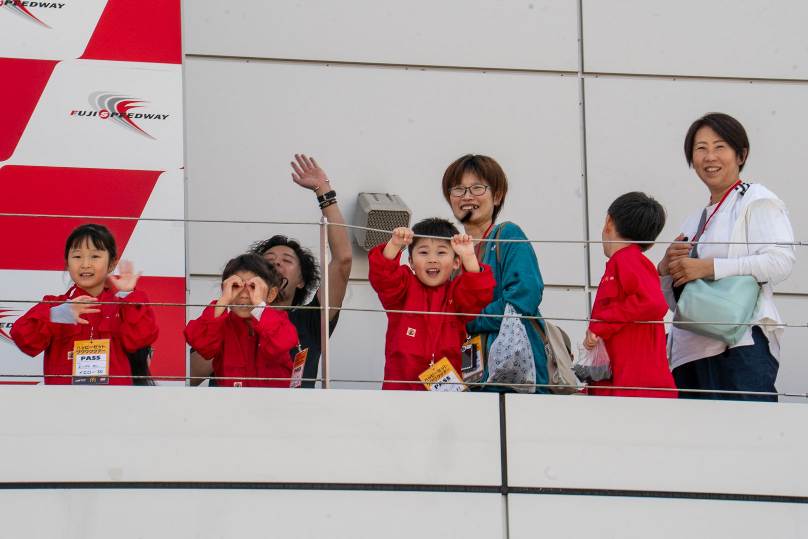 表彰台から見るサーキットは子どもたちのどのように映るのだろう