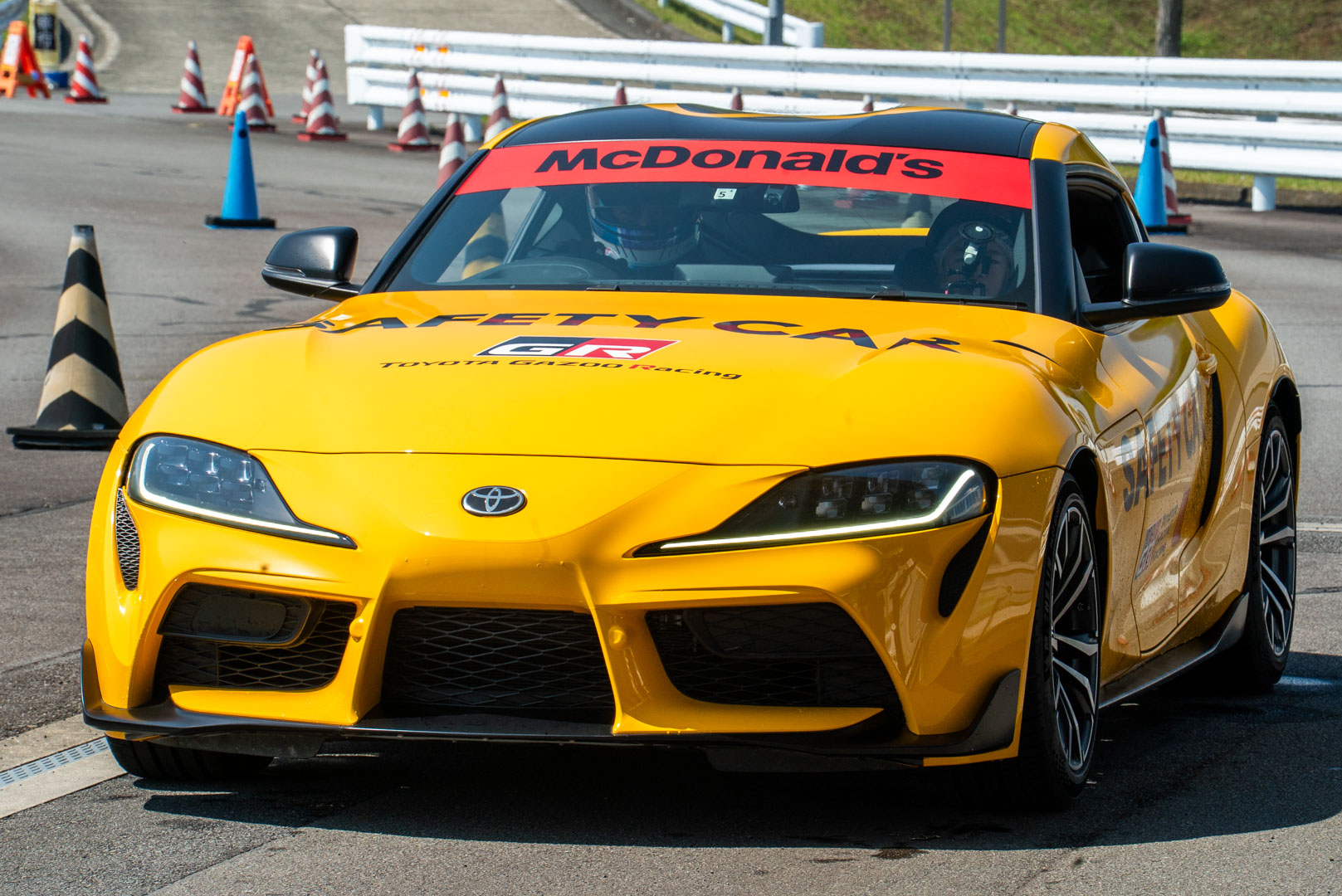 筆者が乗ったスープラ。エンジン音が快調で一番早い気がした