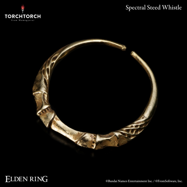 左右非対称で有機的なフォルム、吹き口周辺の入り組んだ構造は必見