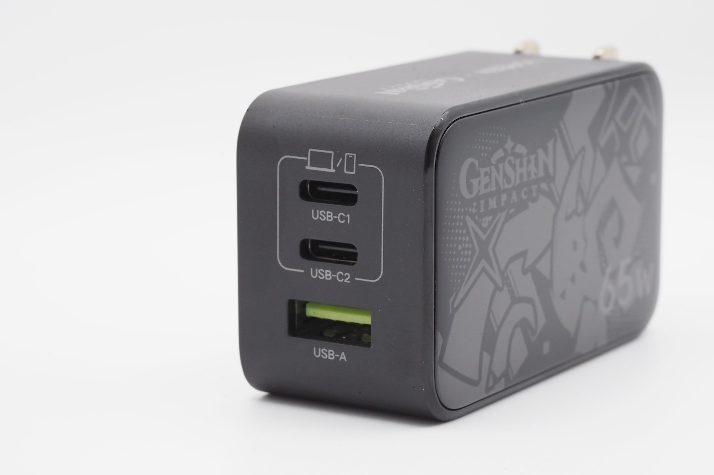 出力端子はUSB-C×2、USB-A×1の計3ポート